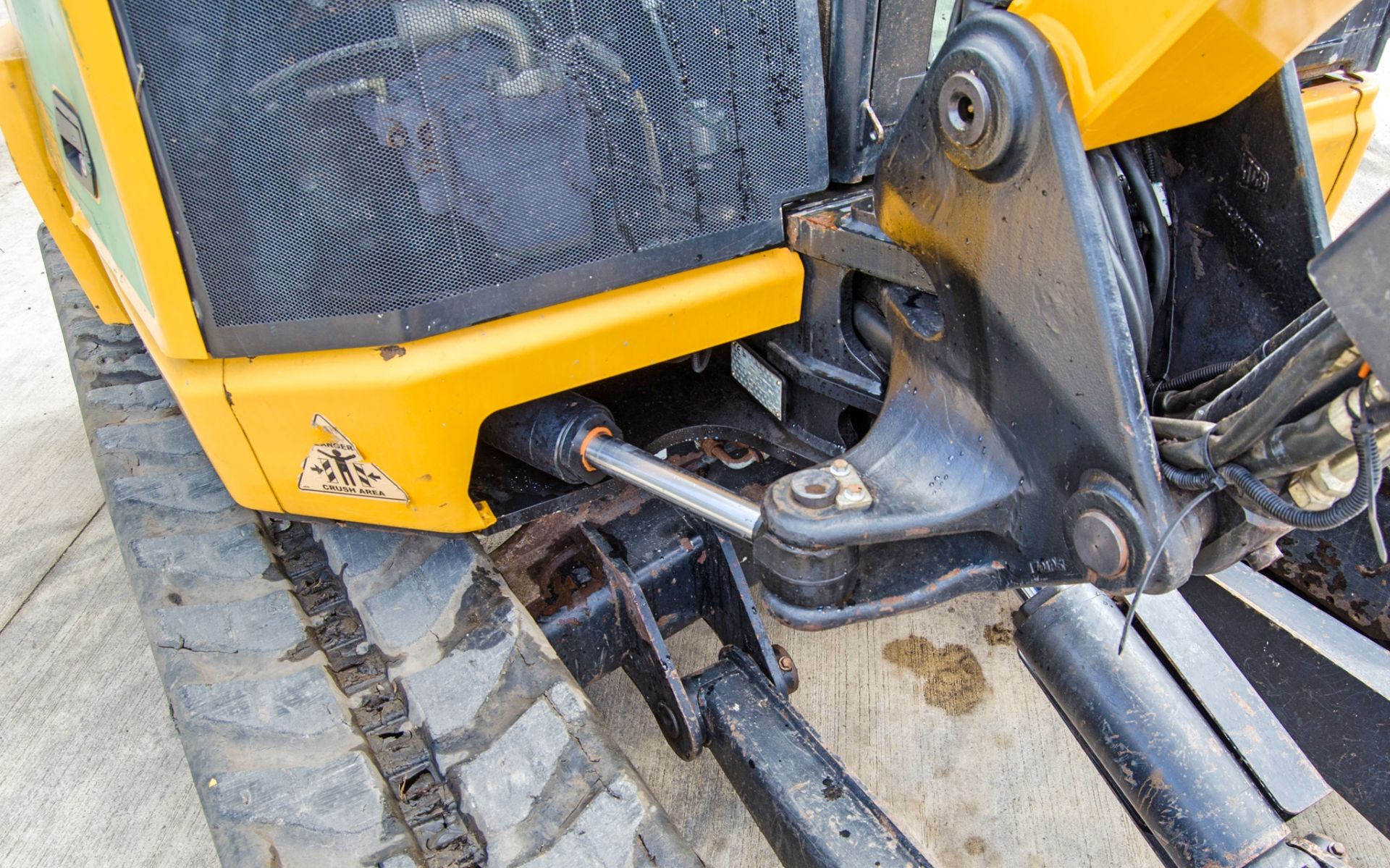 JCB 55 Z-1 5.5 tonne rubber tracked excavator Year: 2017 S/N: 1924905 Recorded Hours: 2645 blade, - Image 18 of 26