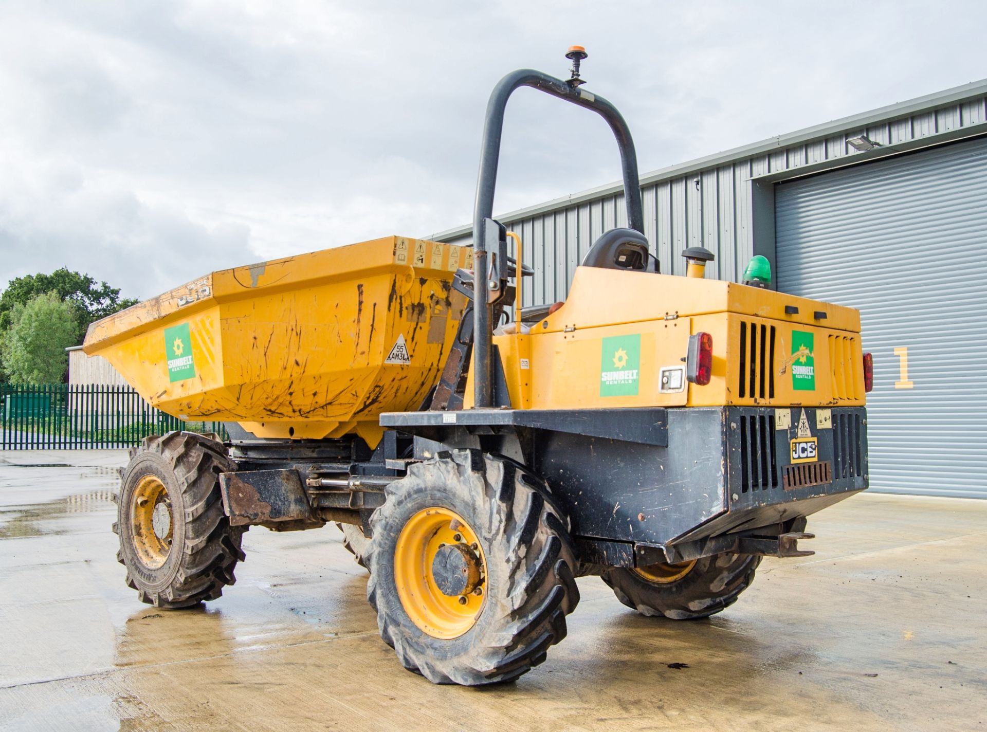 JCB 6 tonne swivel skip dumper Year: 2015 S/N: EFFRL7352 Recorded Hours: 1439 A667113 - Image 4 of 19