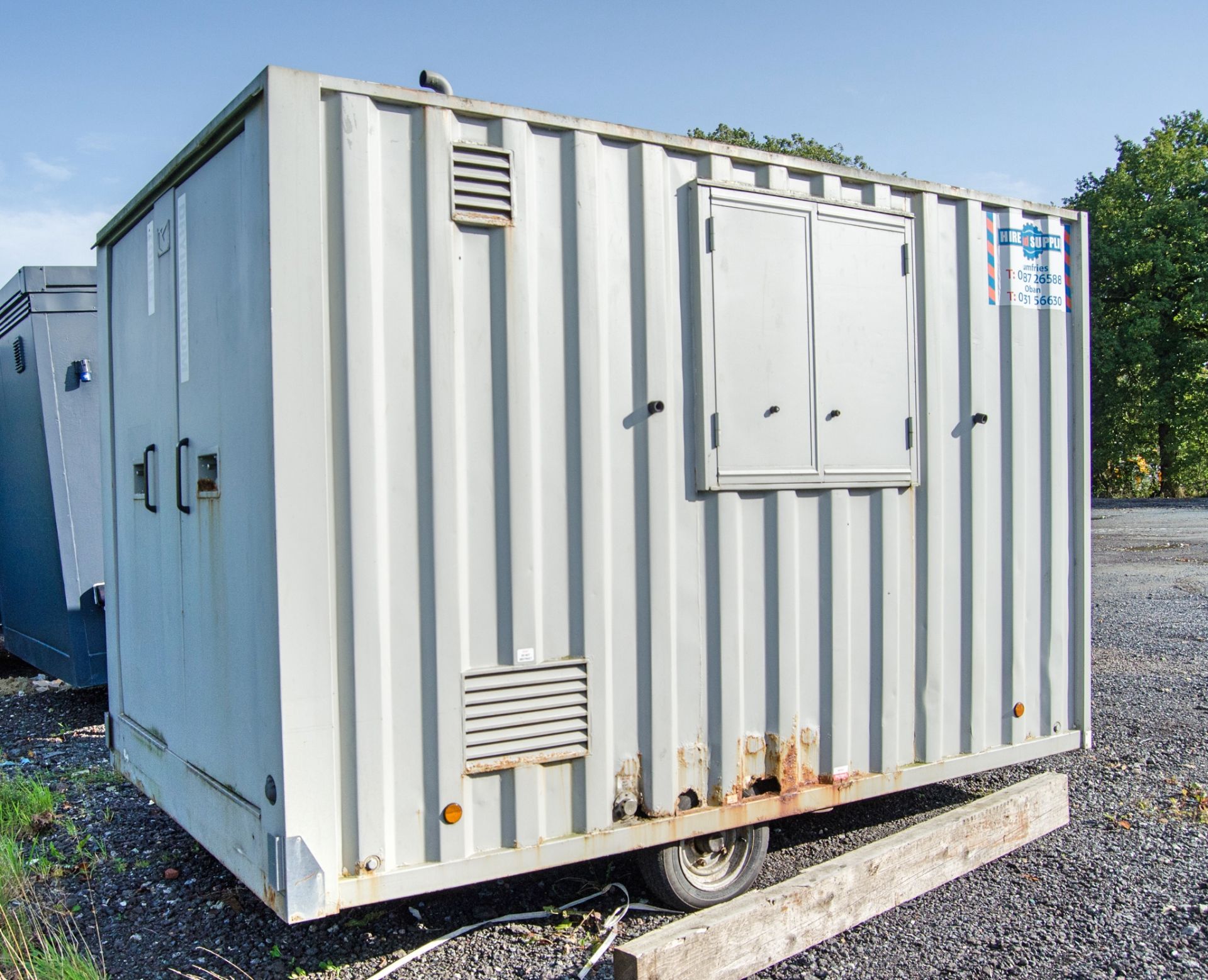Boss Cabins 12ft x 8ft mobile welfare site unit  Comprising of: Canteen area, toilet & generator - Image 3 of 11
