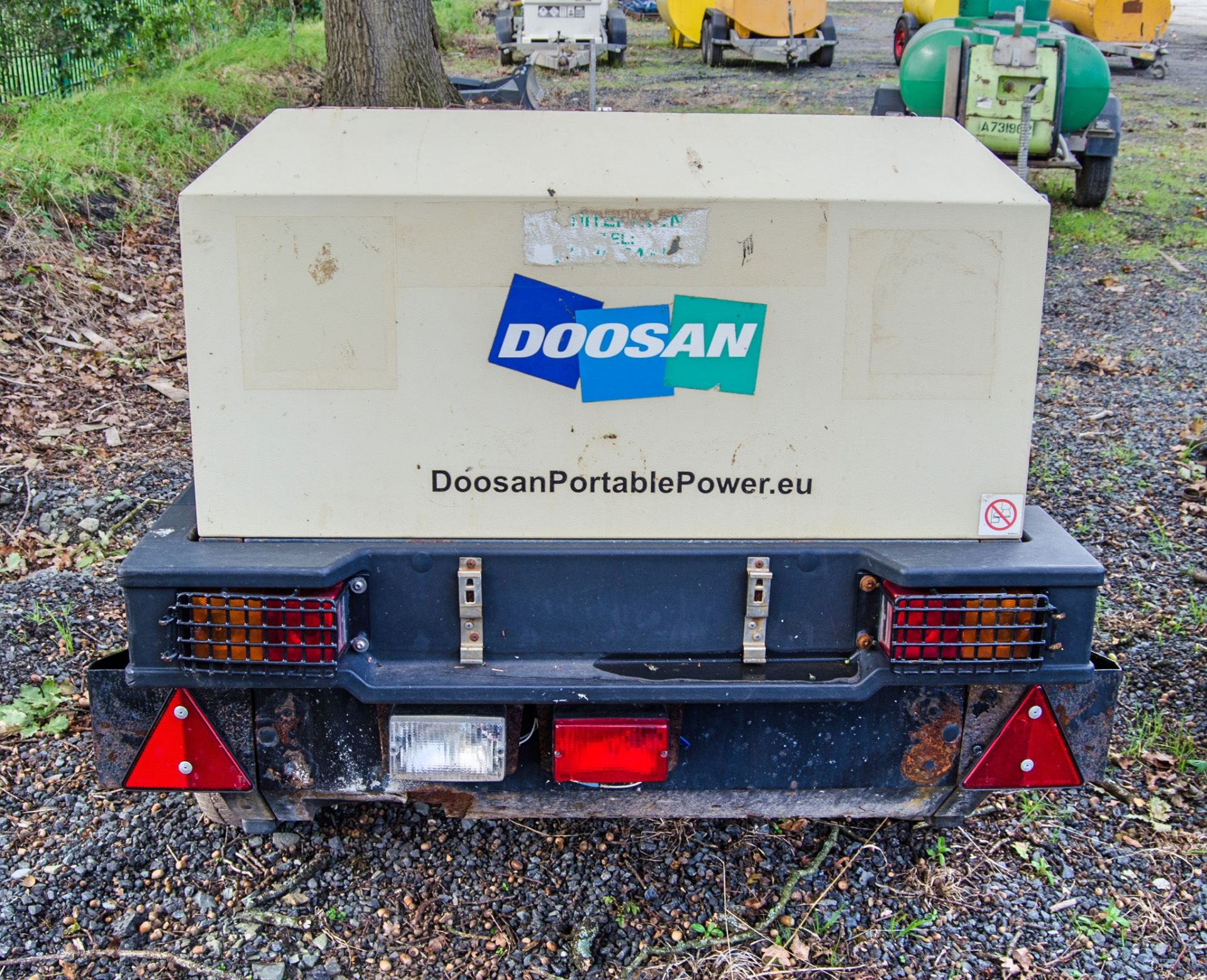 Doosan 741 diesel driven fast tow mobile air compressor Year: 2015 S/N: 433751 Recorded hours: 622 - Image 4 of 7
