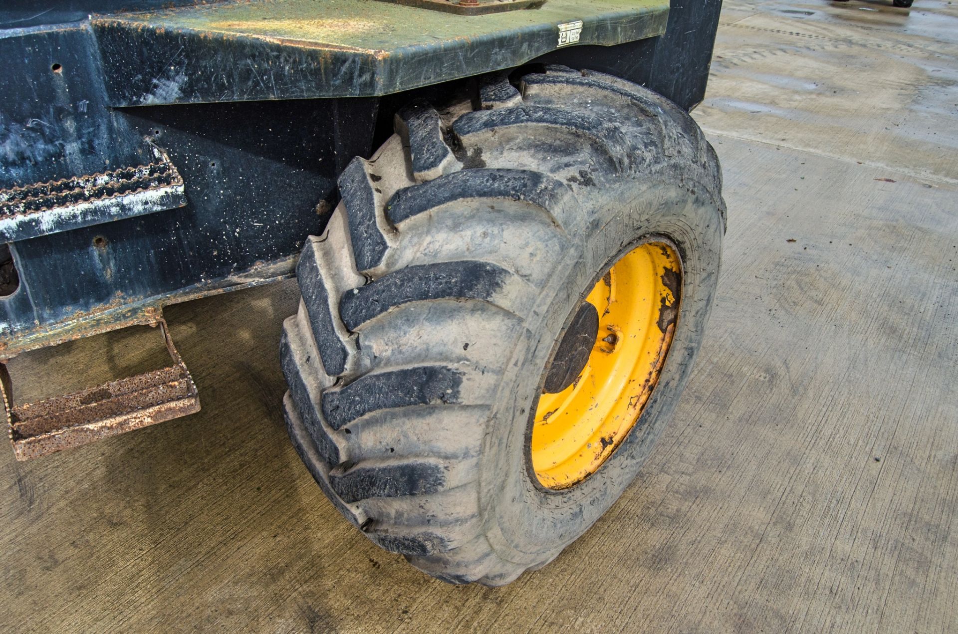 JCB 9 tonne straight skip dumper Year: 2015 S/N: EFFR118237 Recorded Hours: 2585 A681019 - Image 15 of 23