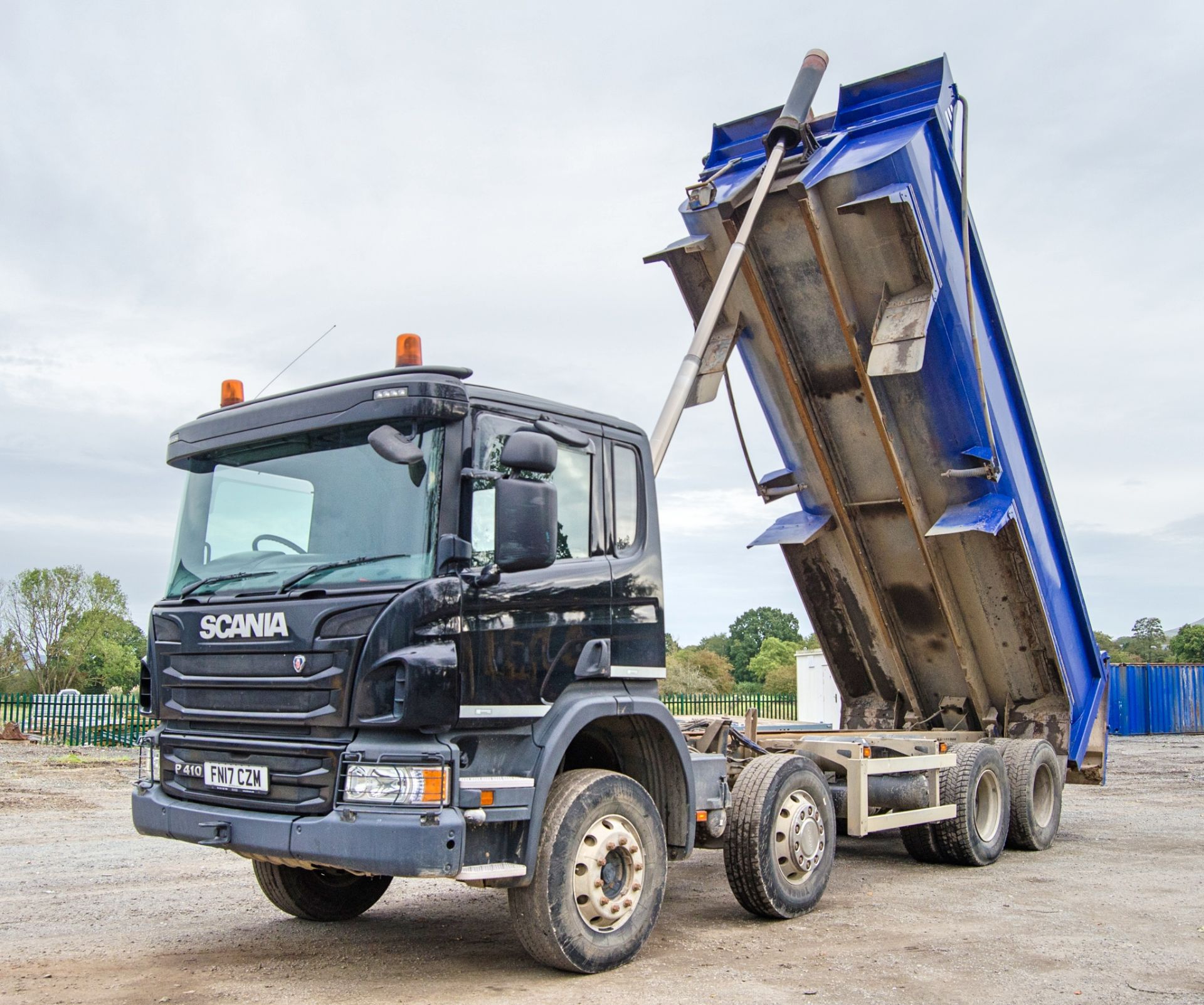 Scania P410 C-Class 8x4 32 tonne tipper lorry Registration Number: FN17 CZM Date of Registration: - Image 10 of 31