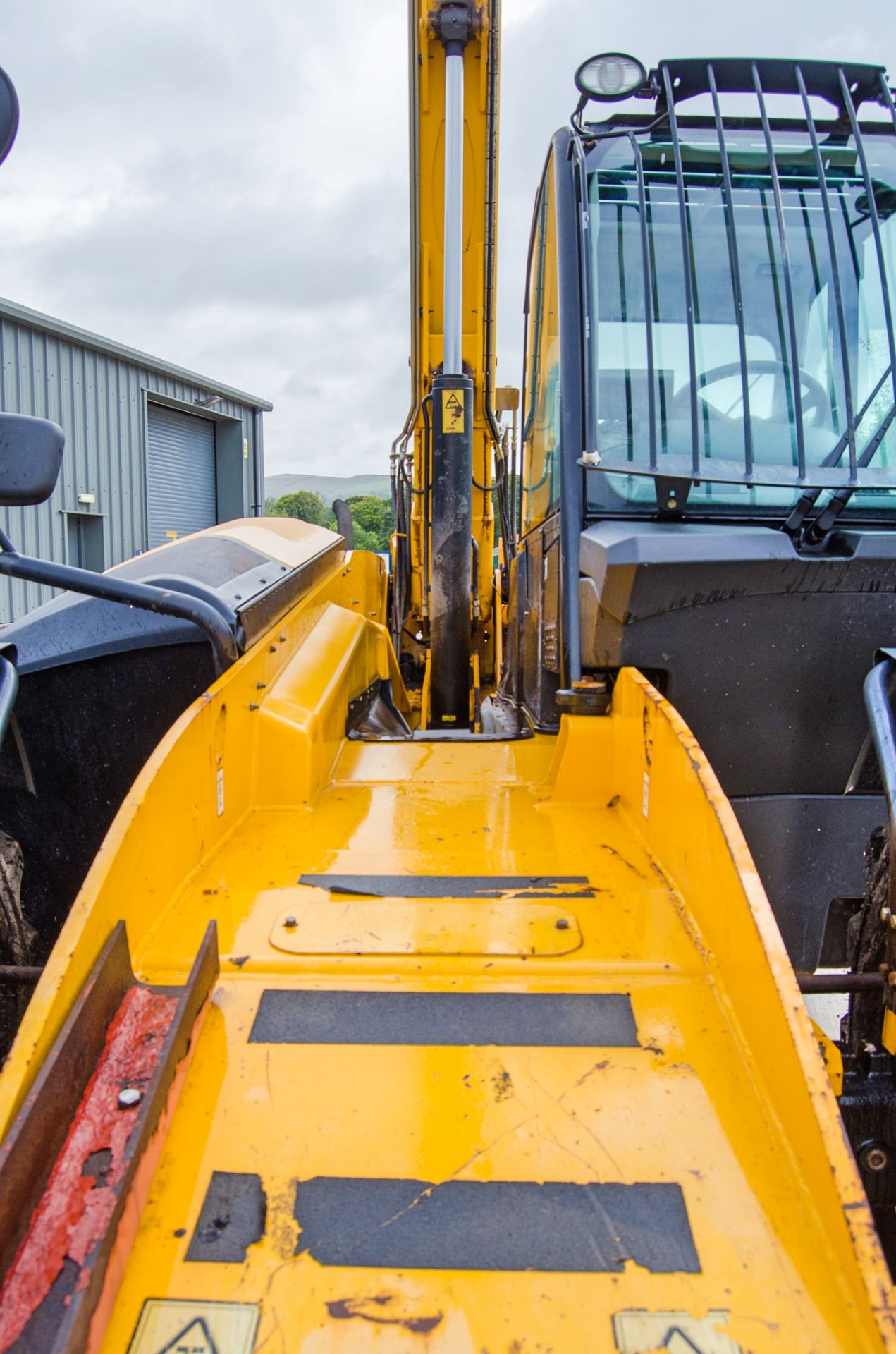 JCB 535-125 Hi-Viz 12.5 metre telescopic handler Year: 2016 S/N: 2461218 Recorded Hours: 3292 - Image 12 of 24