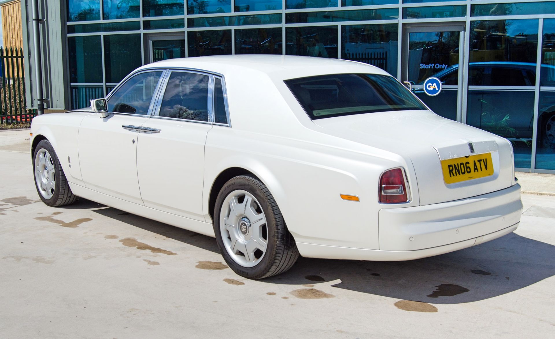 Rolls Royce Phantom 6749cc V12 Auto 4 door saloon car Registration Number: RN06 ATV Date of - Image 8 of 52