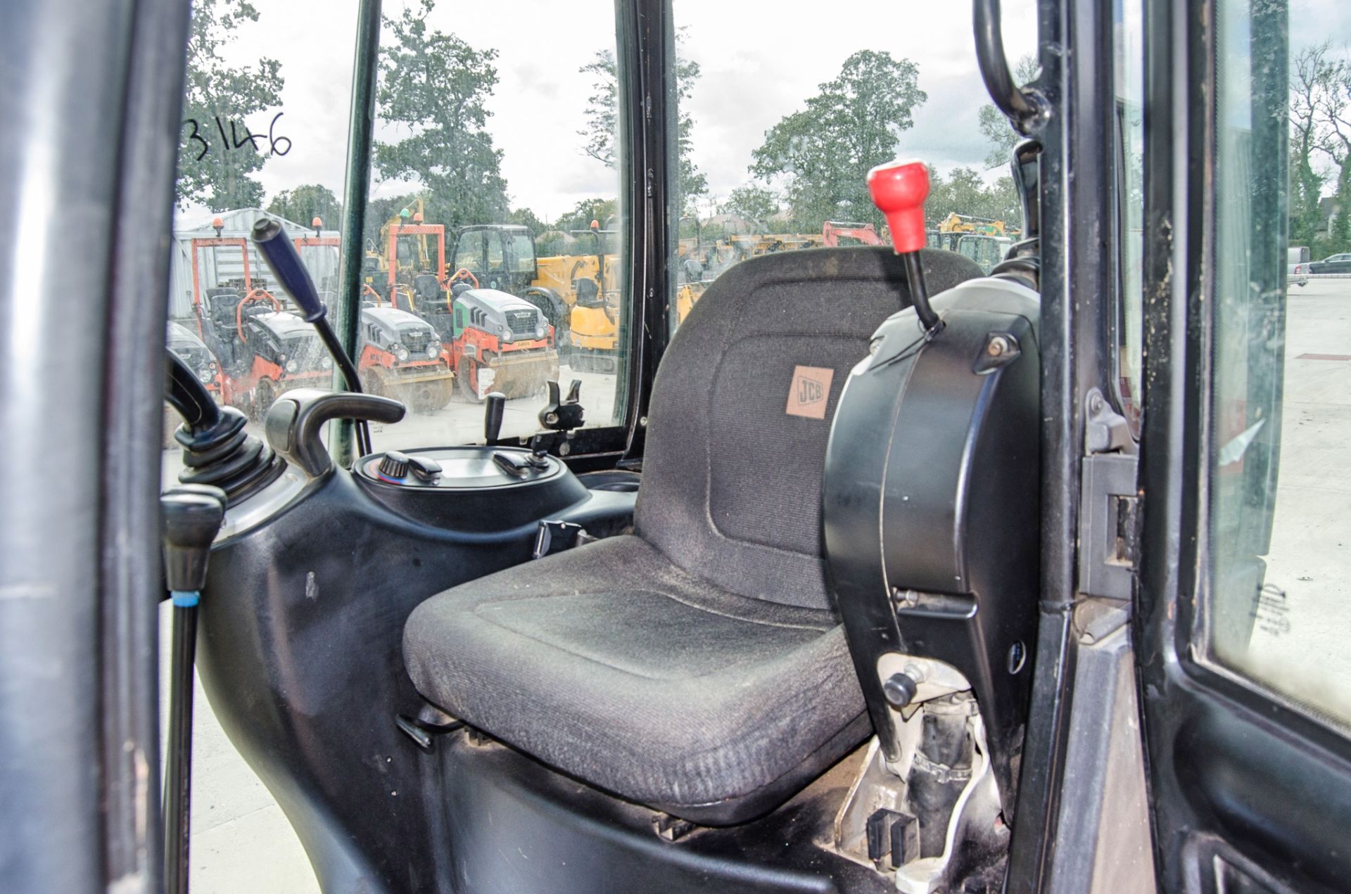 JCB 8018 CTS 1.5 tonne rubber tracked mini excavator Year: 2017 S/N: 2545483 Recorded Hours: 2042 - Image 21 of 26