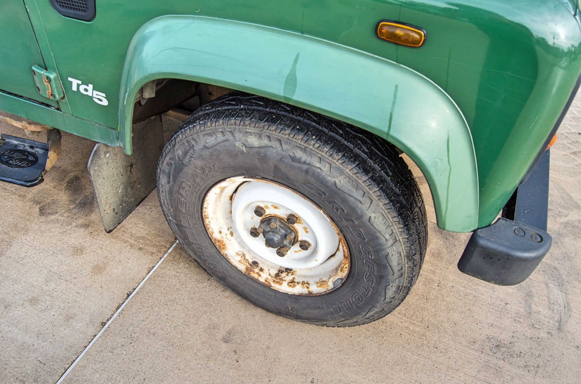 Land Rover Defender 90 County TD5 2500cc 4 wheel drive utility vehicle Registration Number: V399 OKE - Image 14 of 46