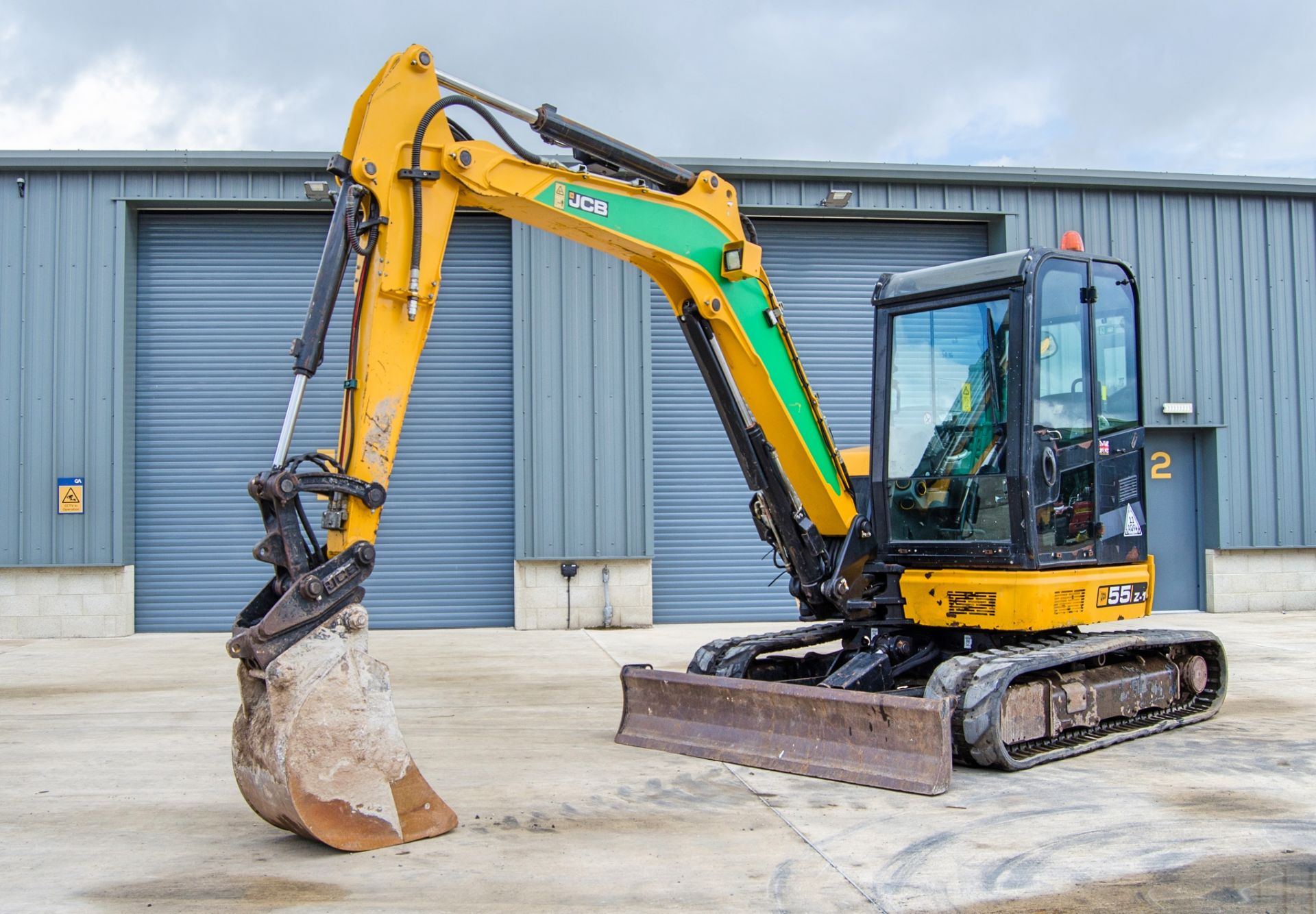 JCB 55 Z-1 5.5 tonne rubber tracked excavator Year: 2017 S/N: 1924905 Recorded Hours: 2645 blade,