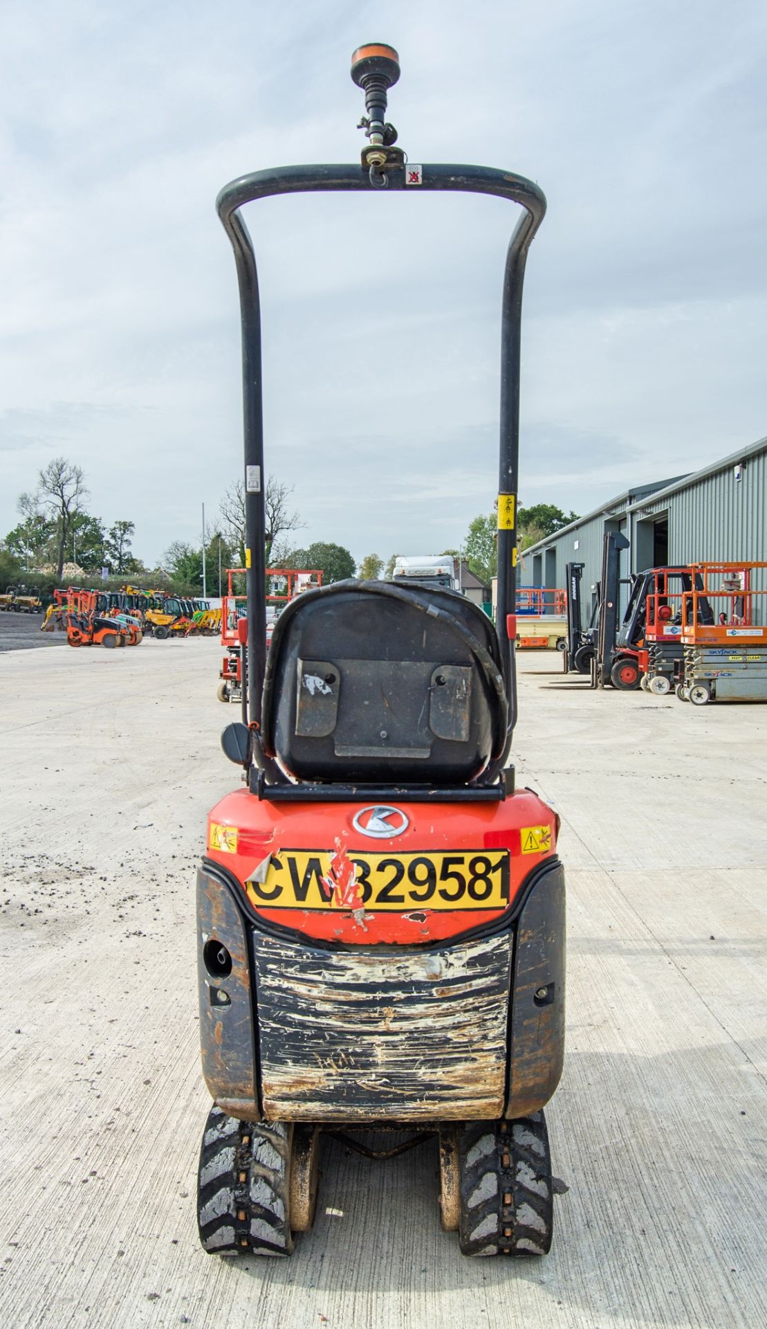 Kubota K008-3 0.8 tonne rubber tracked micro excavator Year: 2018 S/N: 31342 Recorded Hours: 1069 - Image 6 of 26