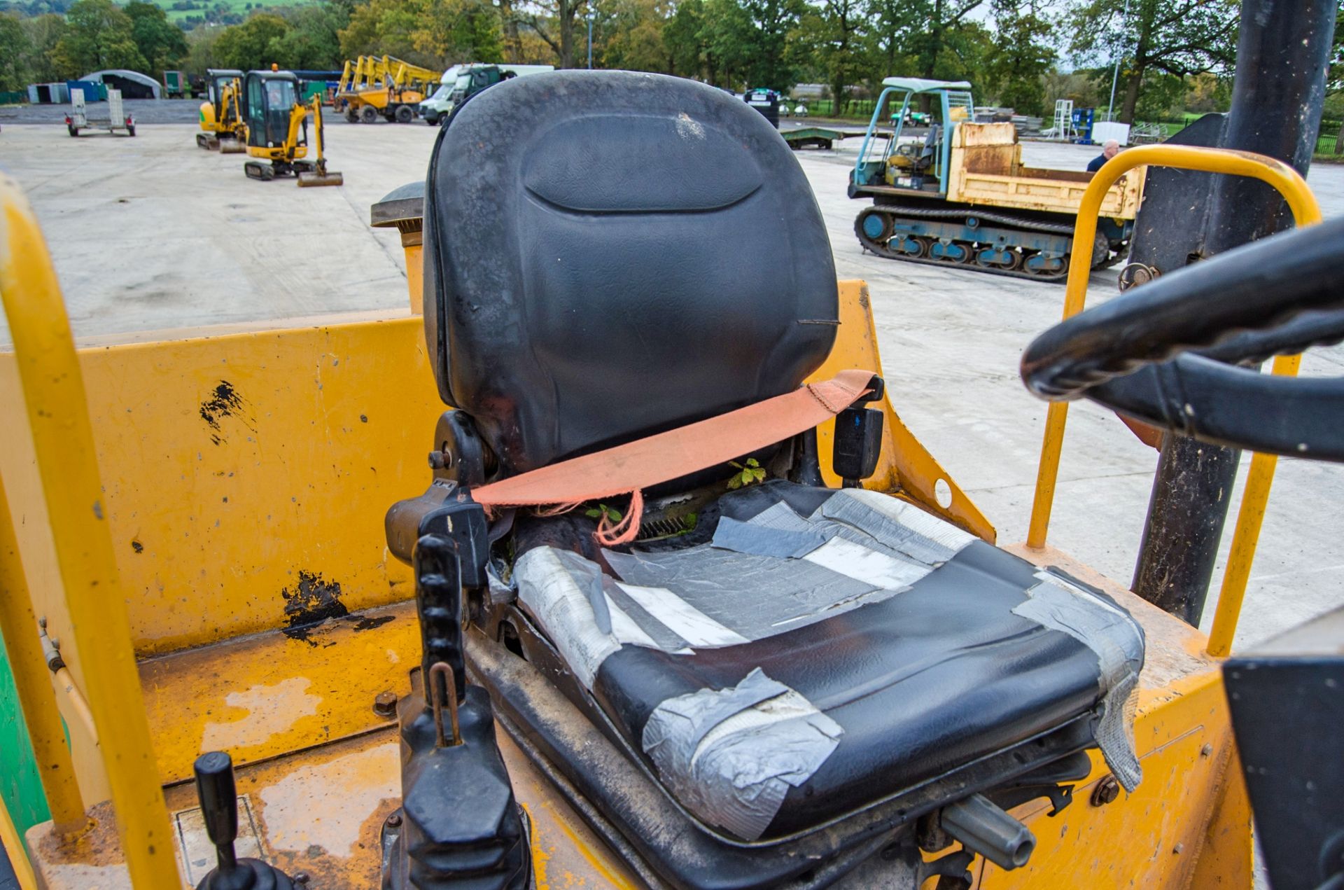 JCB 6TFT 6 tonne straight skip dumper Year: 2015 S/N: EFFRK7583 Recorded Hours: 1967 A666960 - Image 18 of 23