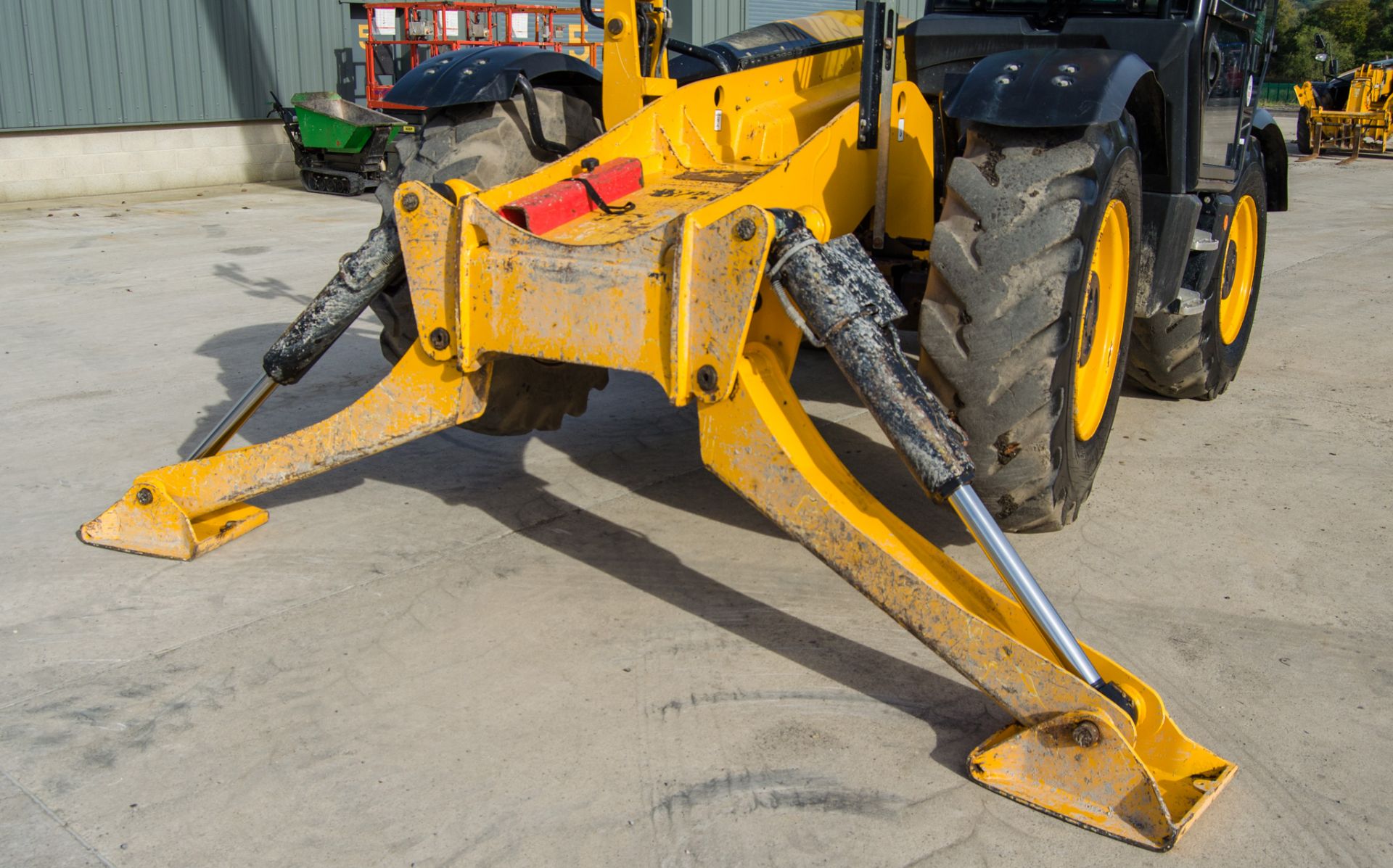 JCB 540-180 Hi-Viz T4 IV 18 metre telescopic handler Year: 2017 S/N: 2567255 Recorded Hours: 6327 - Image 11 of 26