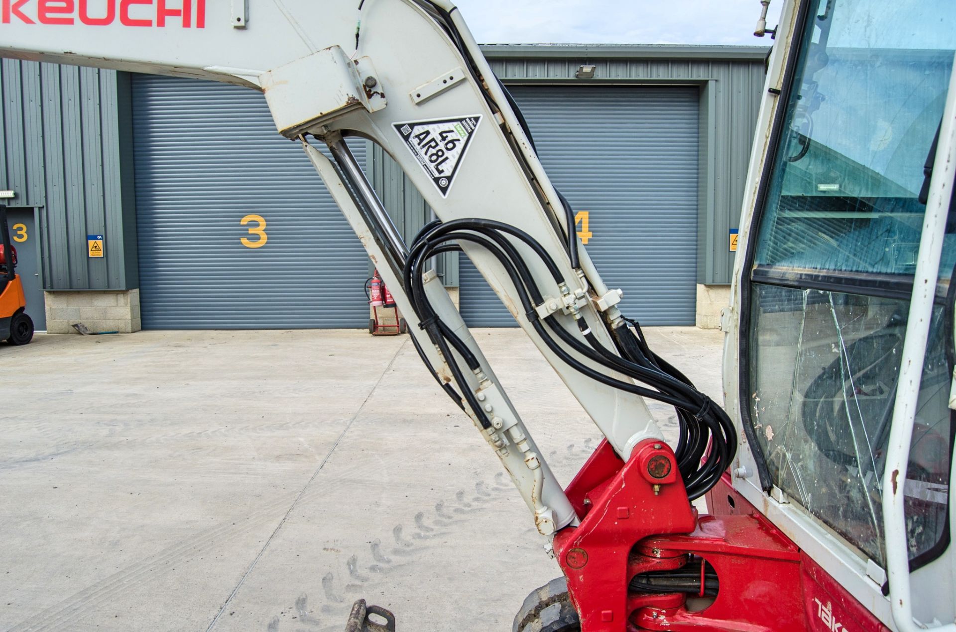 Takeuchi TB230 3 tonne rubber tracked excavator Year: 2018 S/N: 130003684 Recorded Hours: 2668 - Image 17 of 26