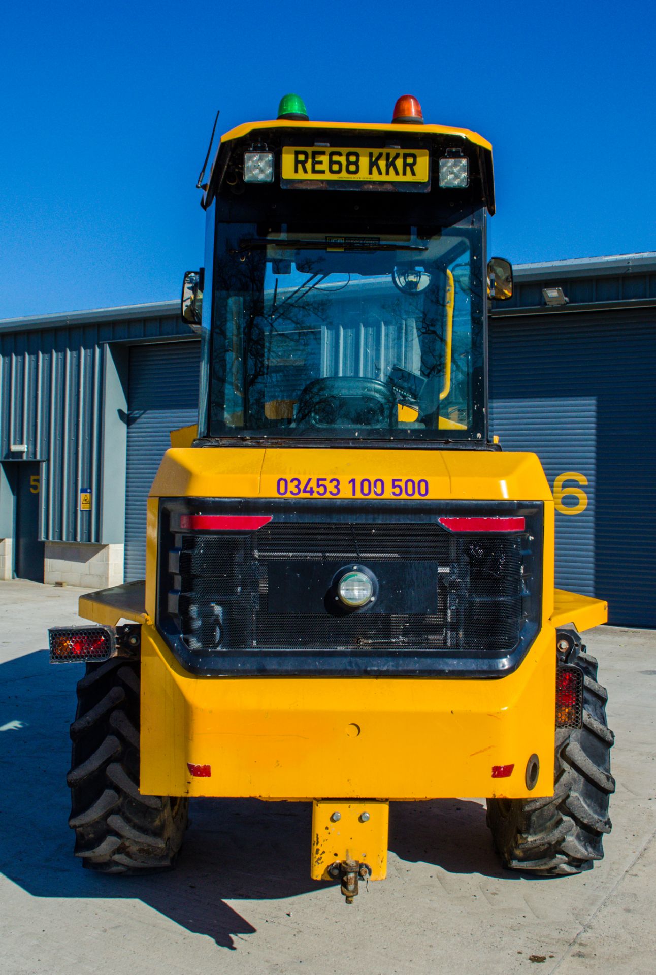 JCB 6ST 6 tonne swivel skip cabbed dumper Year: 2018 S/N: 2561954 Recorded Hours: 1844 c/w camera - Image 6 of 23