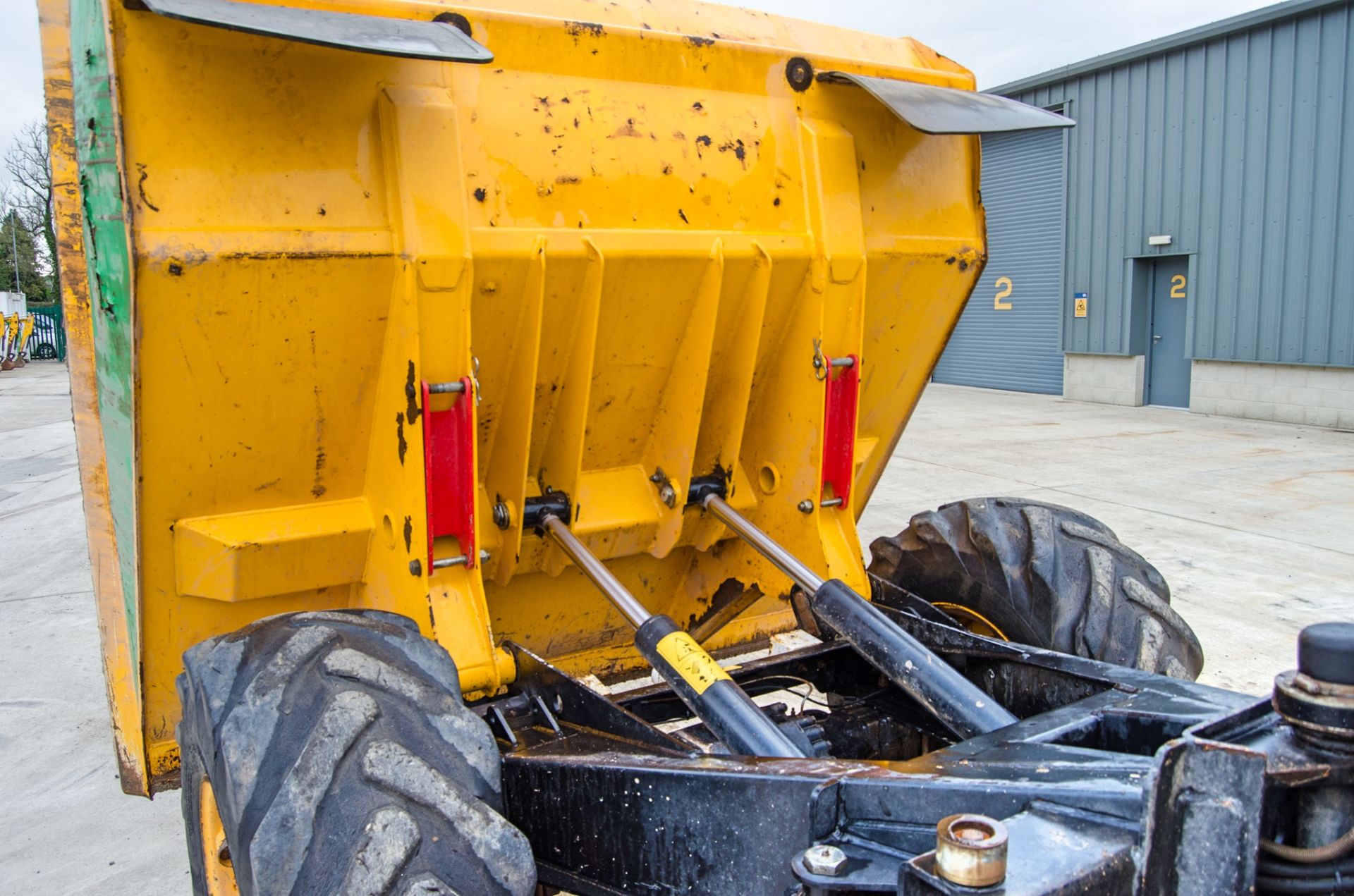 JCB 6TFT 6 tonne straight skip dumper Year: 2015 S/N: EFFRK7583 Recorded Hours: 1967 A666960 - Image 11 of 23