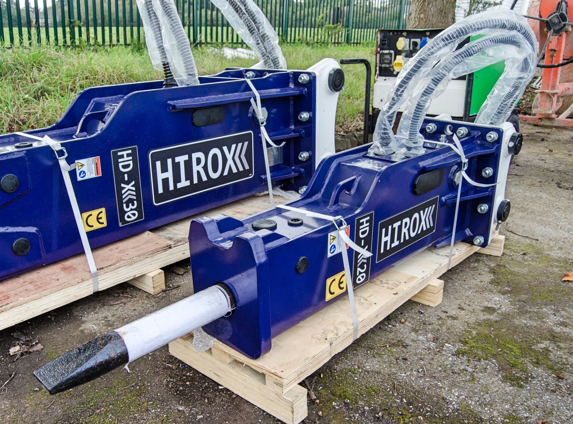 Hirox HDX20 hydraulic breaker to suit 5 tonne excavator Pin diameter: 45mm Pin centres: 240mm Pin