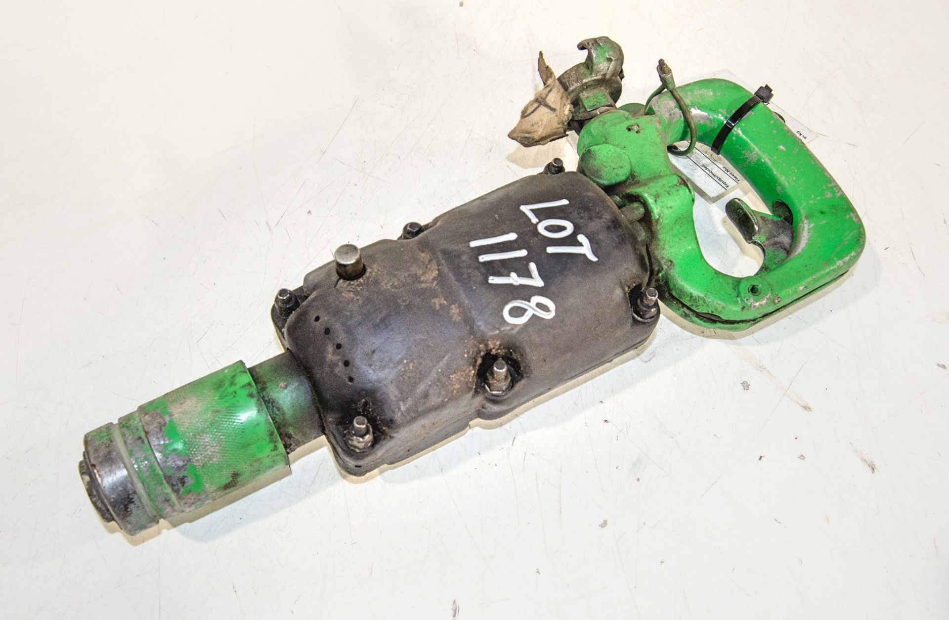 Pneumatic rock drill A1111577