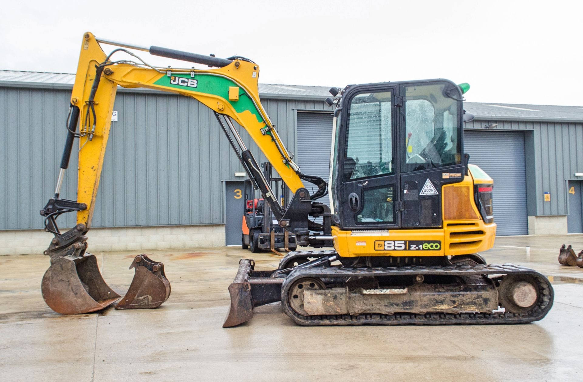 JCB 85 Z-1 Eco 8.5 tonne rubber tracked excavator Year: 2017 S/N: 2501028 Recorded Hours: 4260 - Image 8 of 27