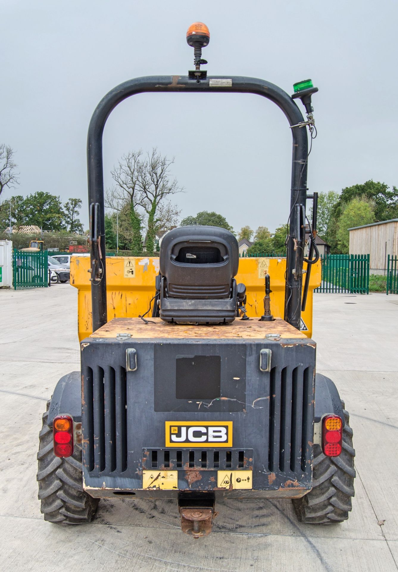 JCB 3 tonne straight skip dumper Year: 2015 S/N: EFFRE7335 Recorded Hours: 1383 A669049 - Image 6 of 23