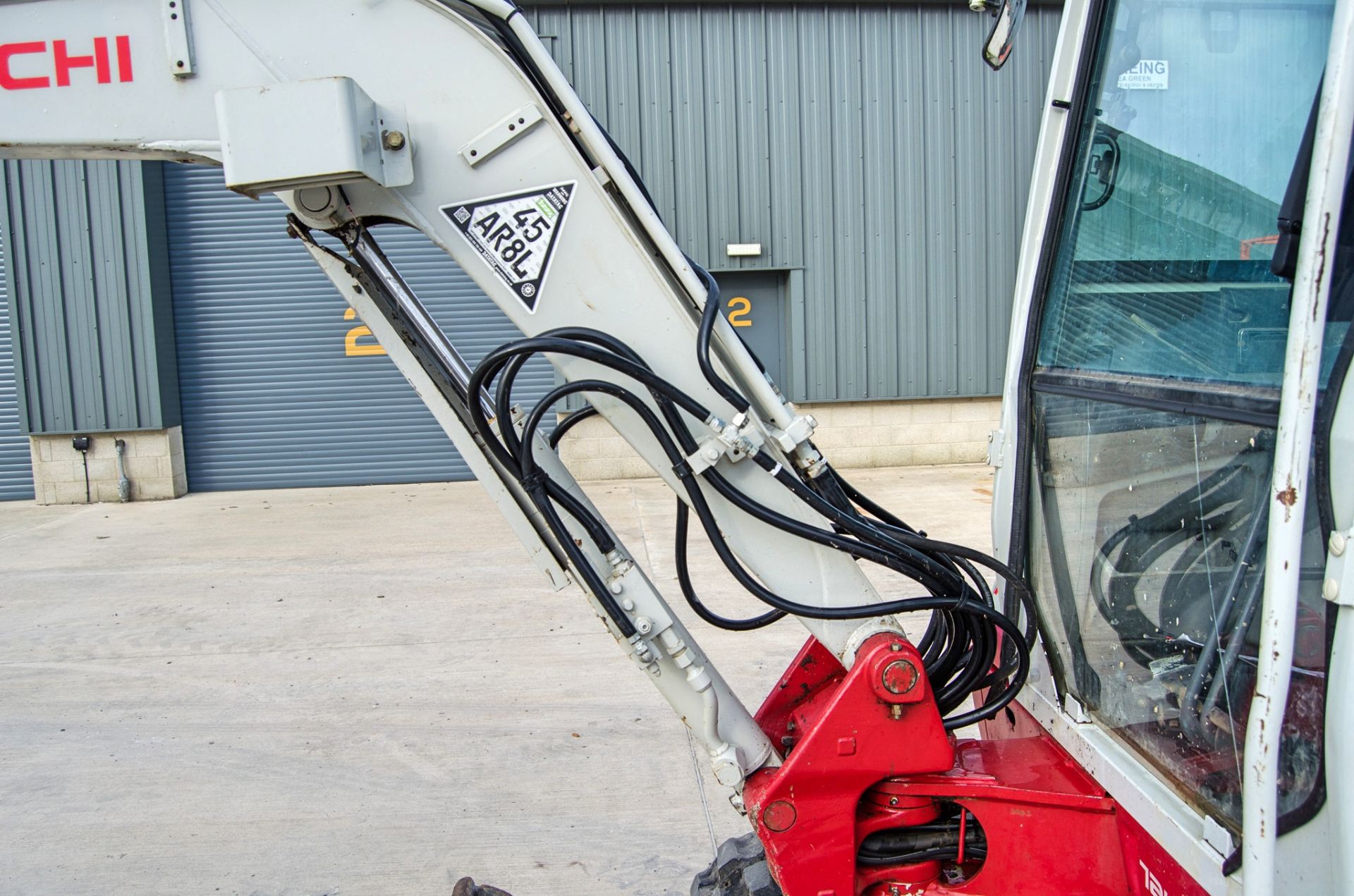 Takeuchi TB230 3 tonne rubber tracked excavator Year: 2018 S/N: 130003683 Recorded Hours: 1975 - Image 17 of 26