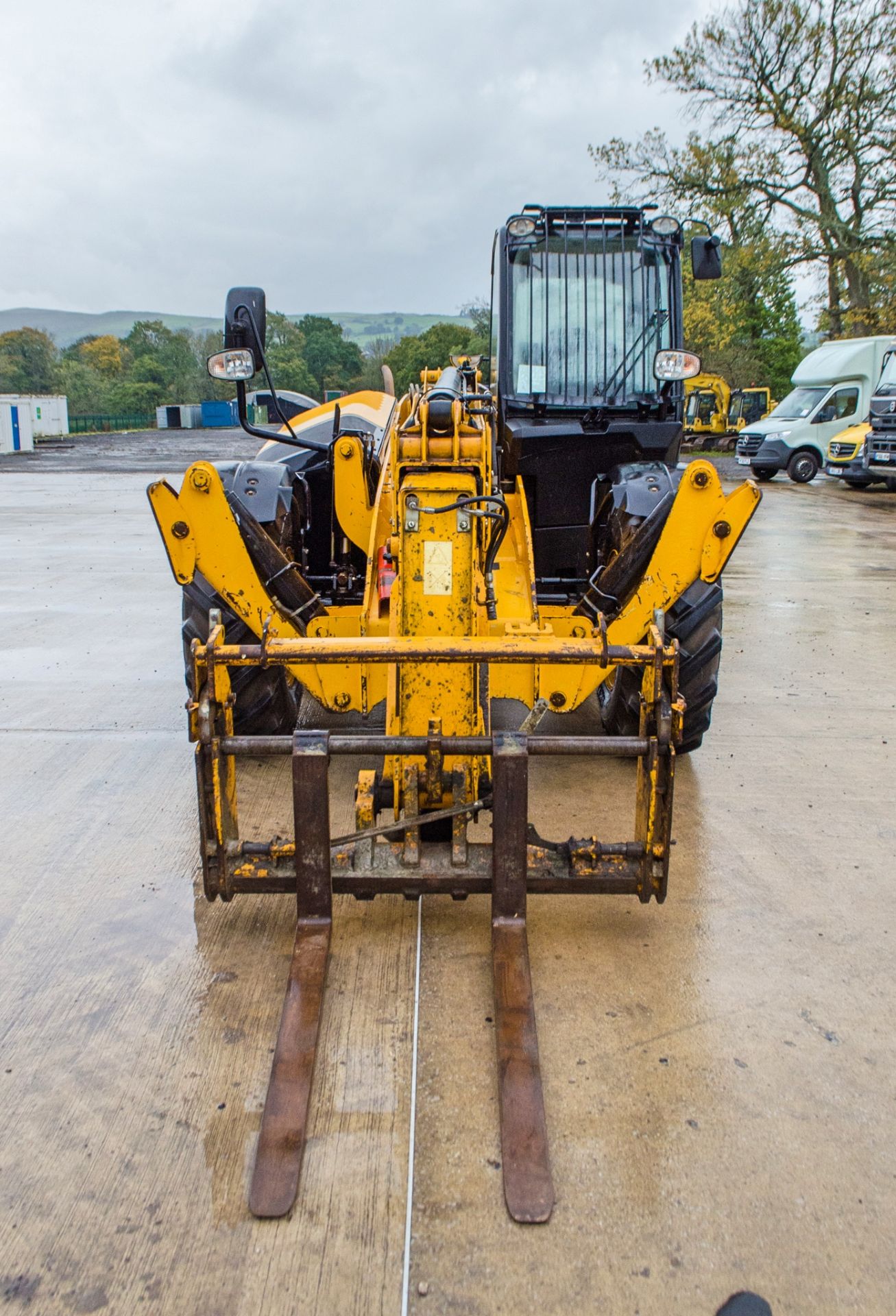 JCB 535-140 Hi-Viz T4i IIIB 14 metre telescopic handler Year: 2013 S/N: 2179531 Recorded Hours: 6040 - Image 5 of 27