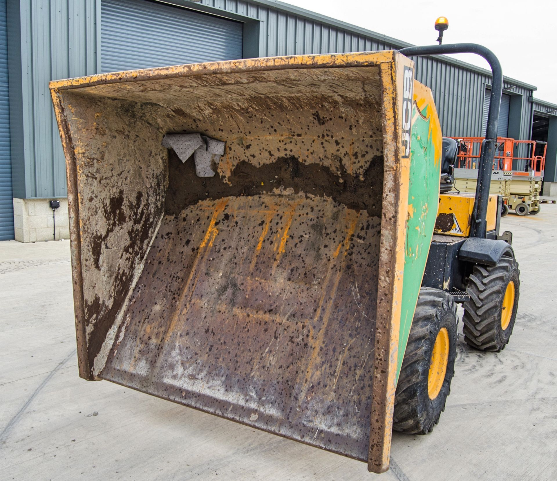 JCB 3 tonne straight skip dumper Year: 2015 S/N: EFFRE7335 Recorded Hours: 1383 A669049 - Image 10 of 23