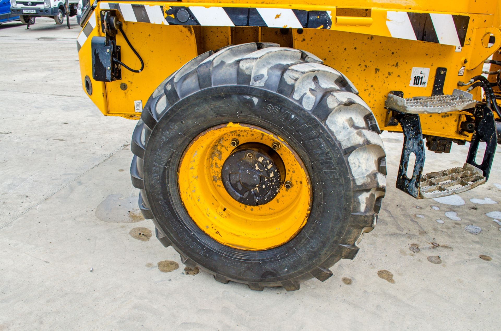 JCB 9FT 9 tonne straight skip dumper  Year: 2018 S/N: 2780155 Recorded Hours: 2269 c/w camera system - Image 12 of 24