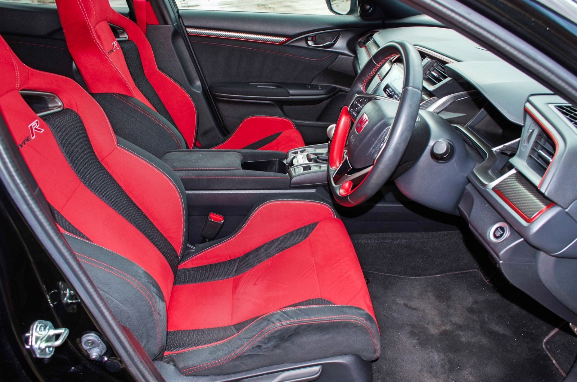 2018 Honda Civic GT Type R V-Tec 5 door hatchback Registration: DU68YHN Odometer: 16,429 Colour: - Image 33 of 54