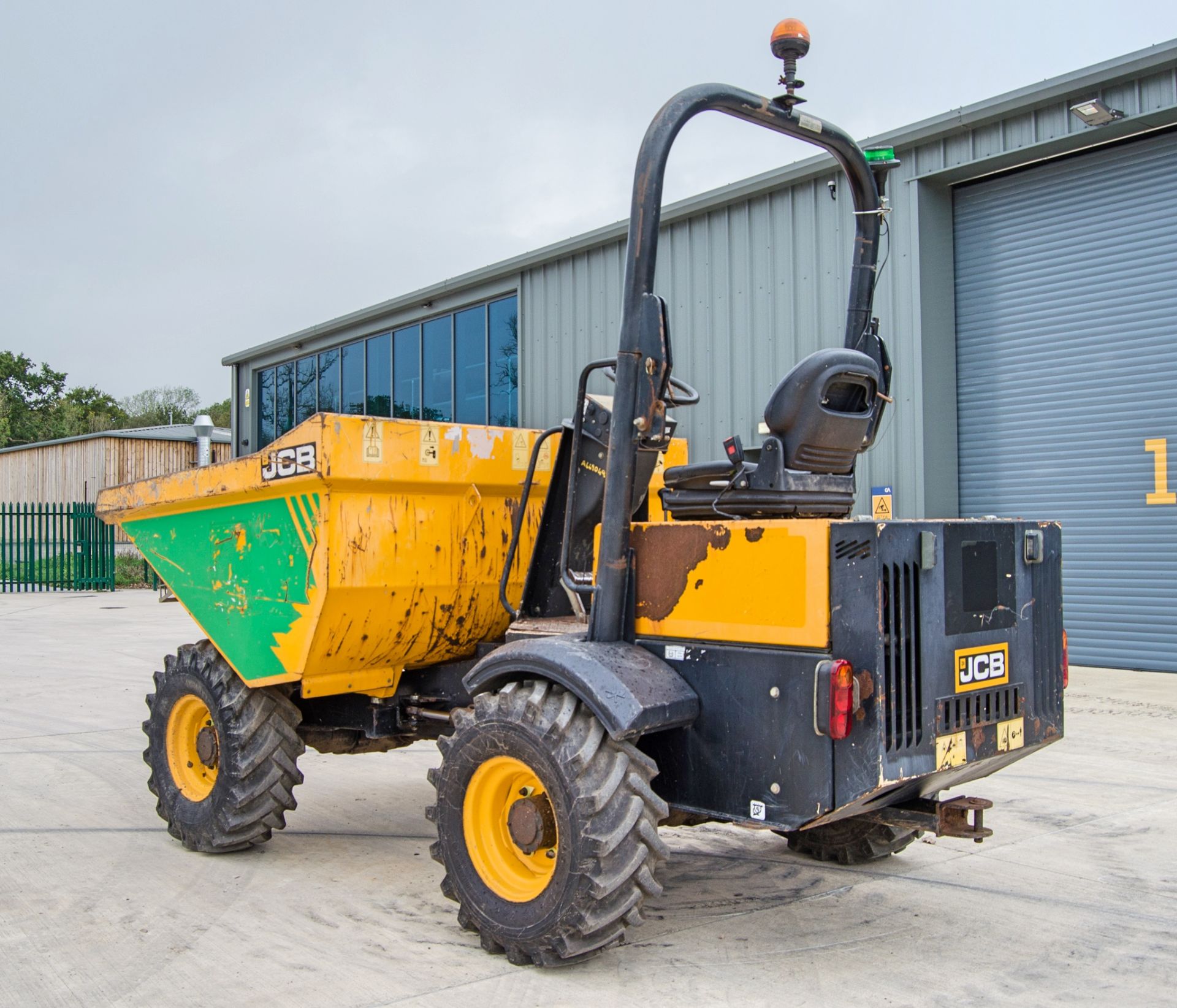 JCB 3 tonne straight skip dumper Year: 2015 S/N: EFFRE7335 Recorded Hours: 1383 A669049 - Image 4 of 23