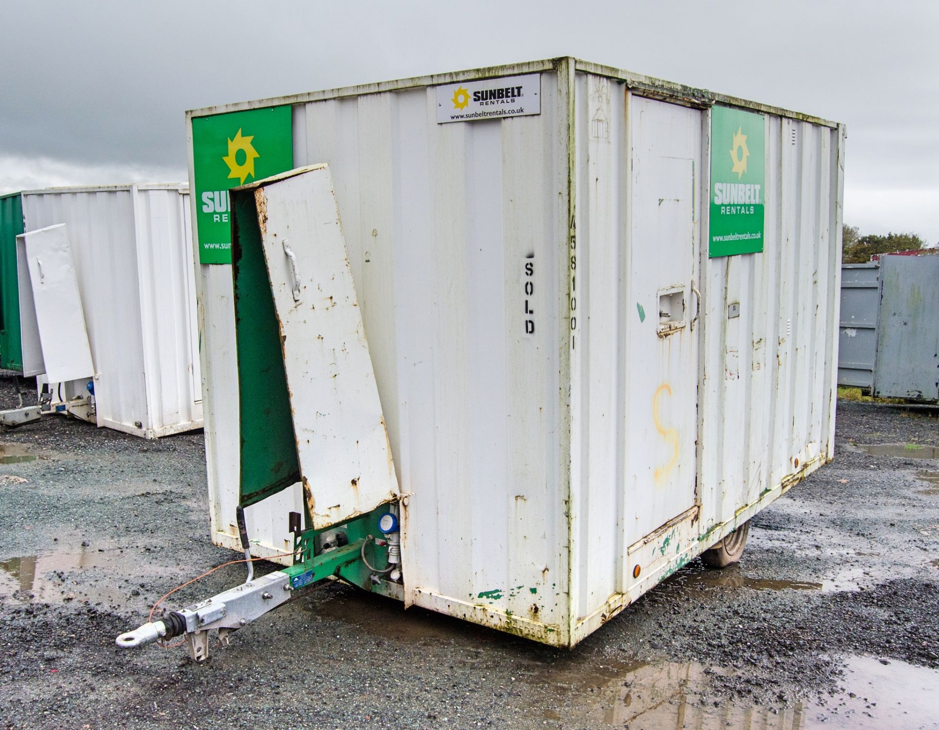 12ft x 8ft steel anti vandal fast tow mobile welfare site unit Comprising of: Canteen area, toilet &