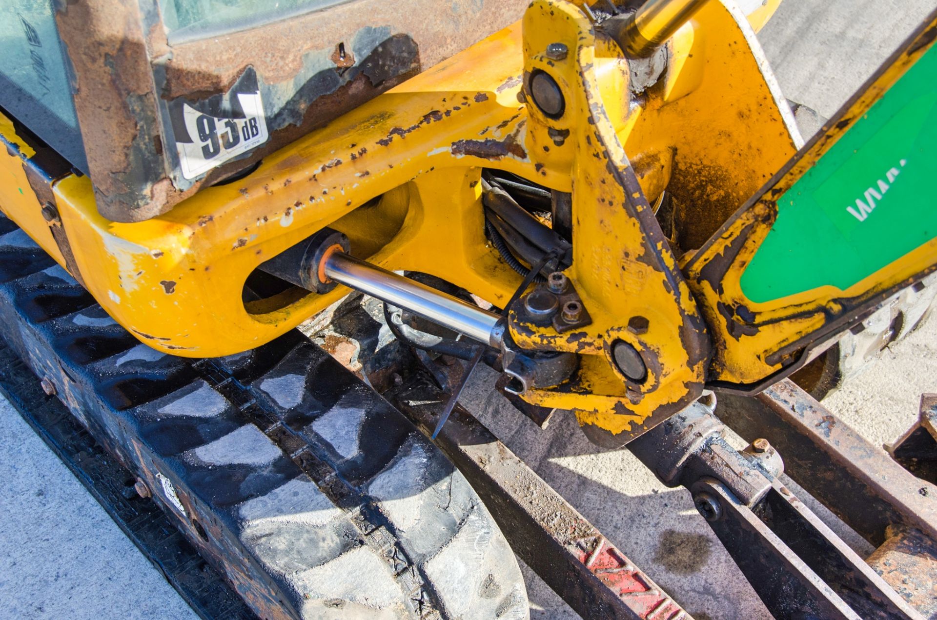 JCB 8018 CTS 1.5 tonne rubber tracked mini excavator Year: 2017 S/N: 2545071 Recorded Hours: 2375 - Image 18 of 26