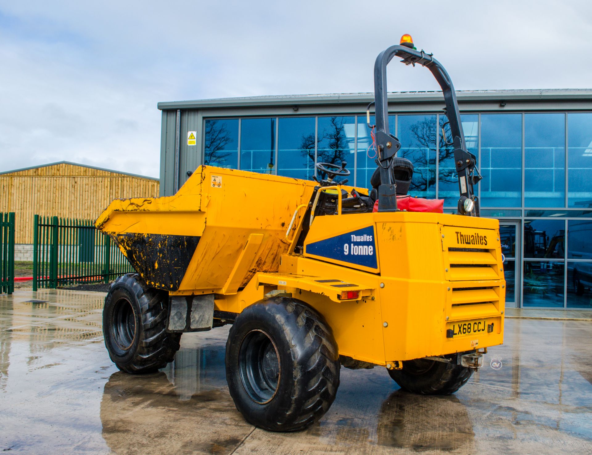 Thwaites 9 tonne straight skip dumper  Year: 2018 S/N: 806E3954 Recorded Hours: 2039 c/w V5 SD495 - Image 4 of 21