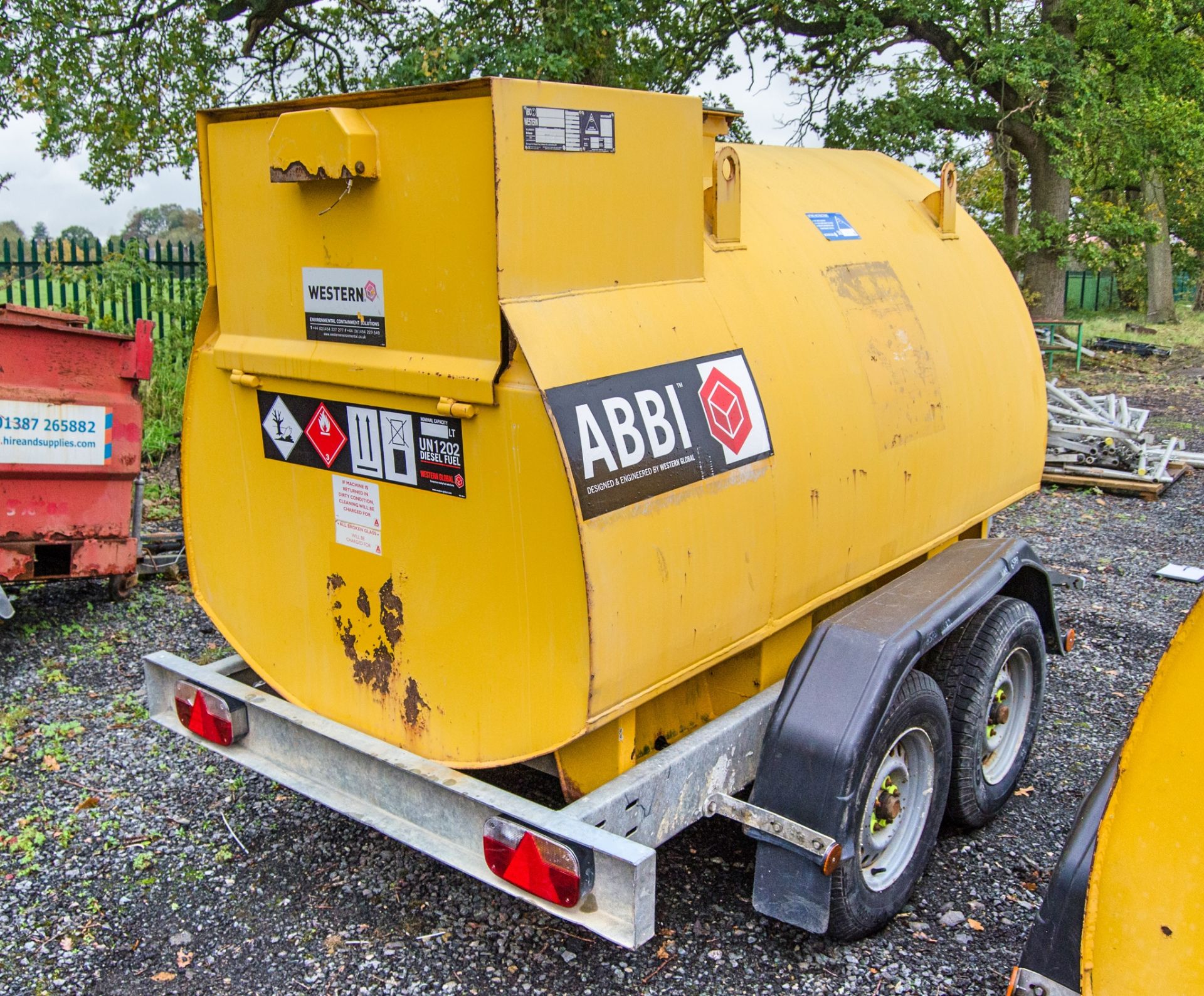 Western Abbi 2000 litre twin axle fast tow bunded fuel bowser c/w manual pump, delivery hose & - Image 2 of 5