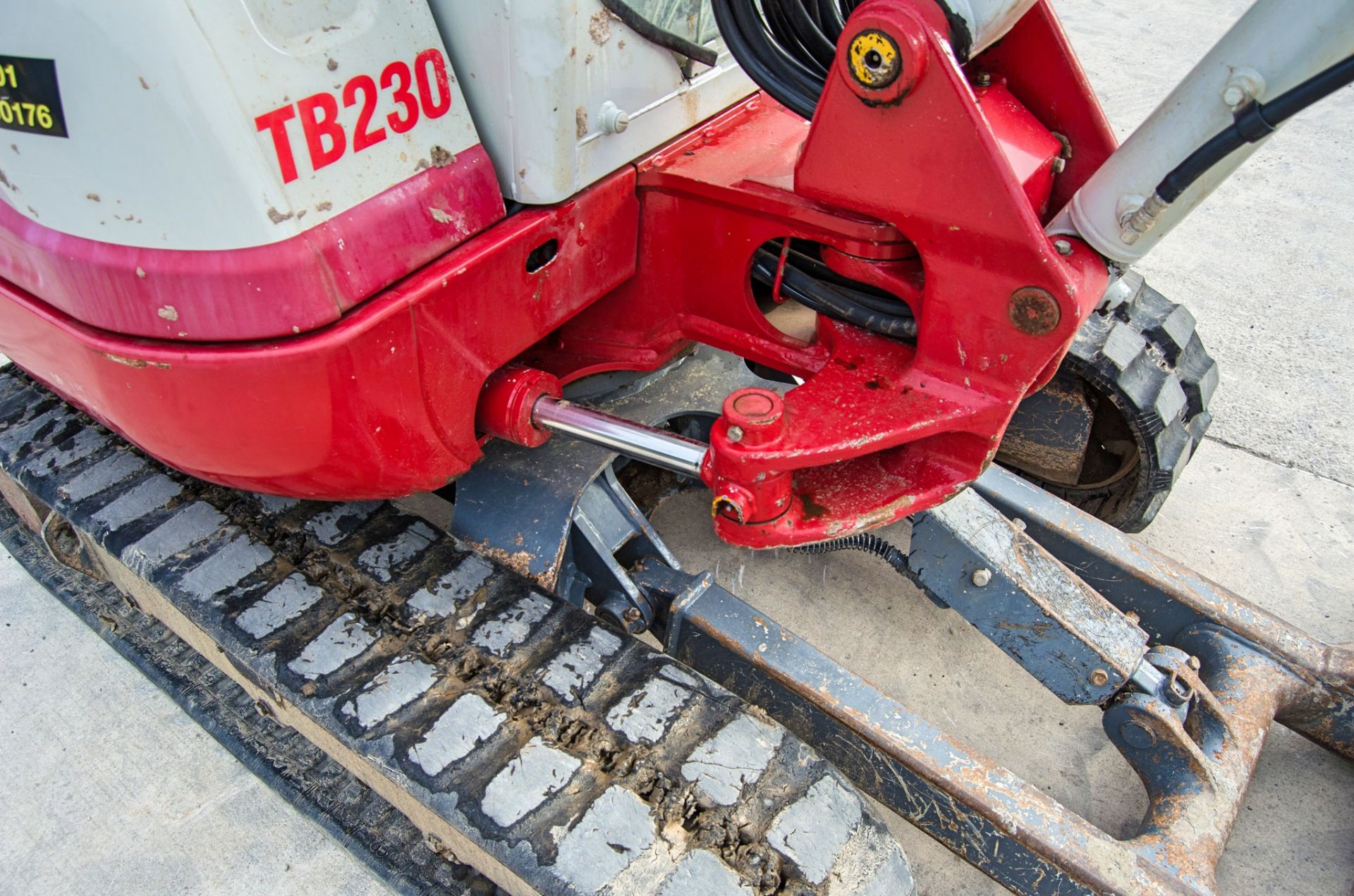 Takeuchi TB230 3 tonne rubber tracked excavator Year: 2018 S/N: 130003684 Recorded Hours: 2668 - Image 18 of 26