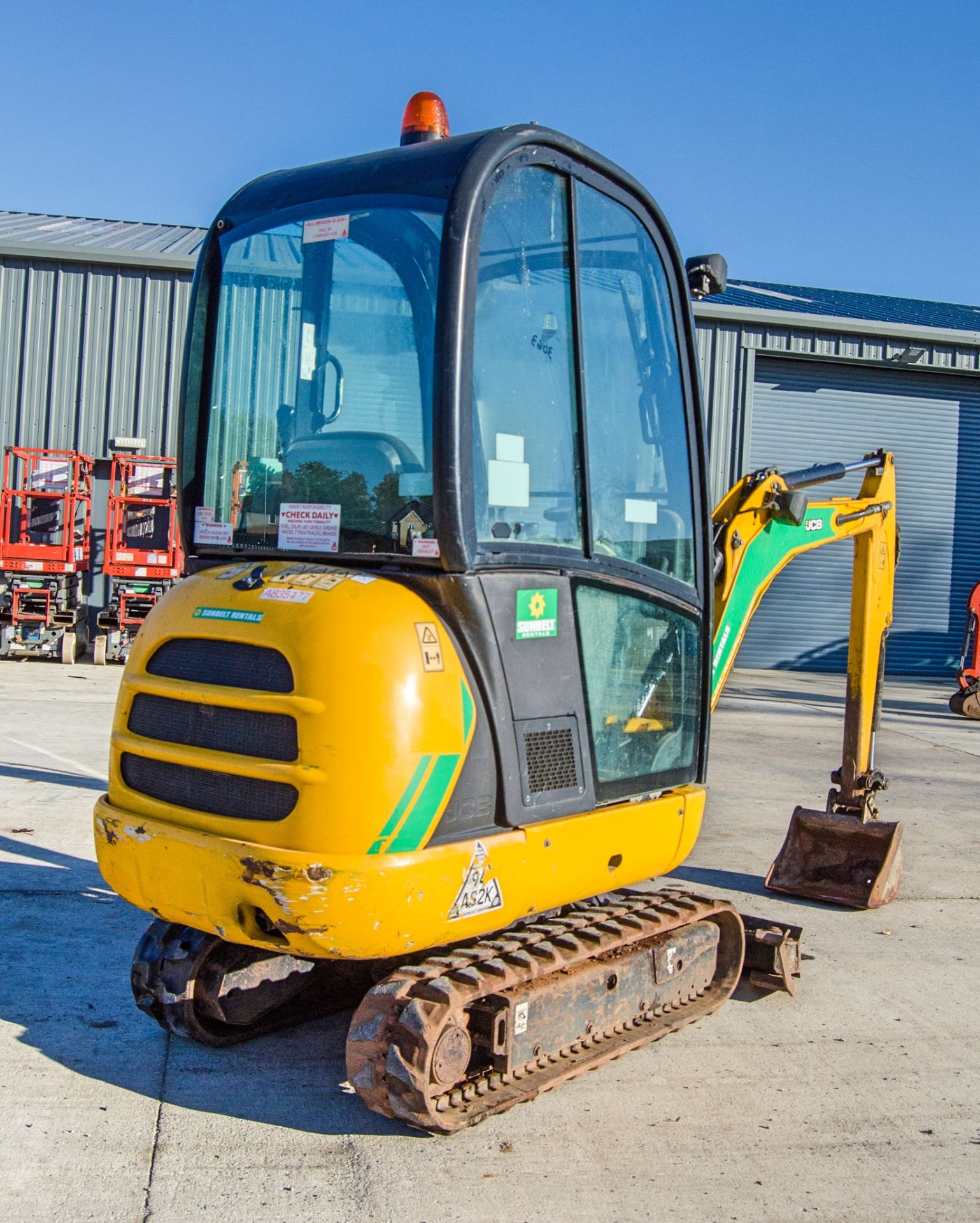 JCB 8018 CTS 1.5 tonne rubber tracked mini excavator Year: 2017 S/N: 2583603 Recorded Hours: 1334 - Image 4 of 26