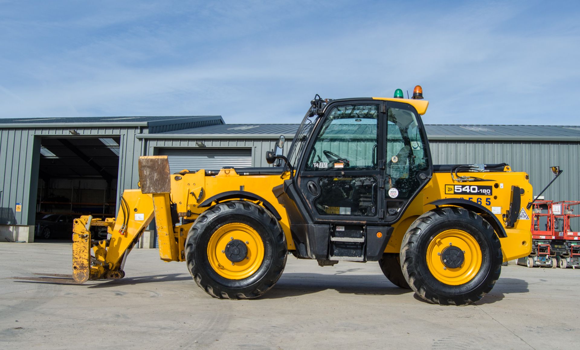 JCB 540-180 Hi-Viz T4 IV 18 metre telescopic handler Year: 2017 S/N: 2567255 Recorded Hours: 6327 - Image 7 of 26