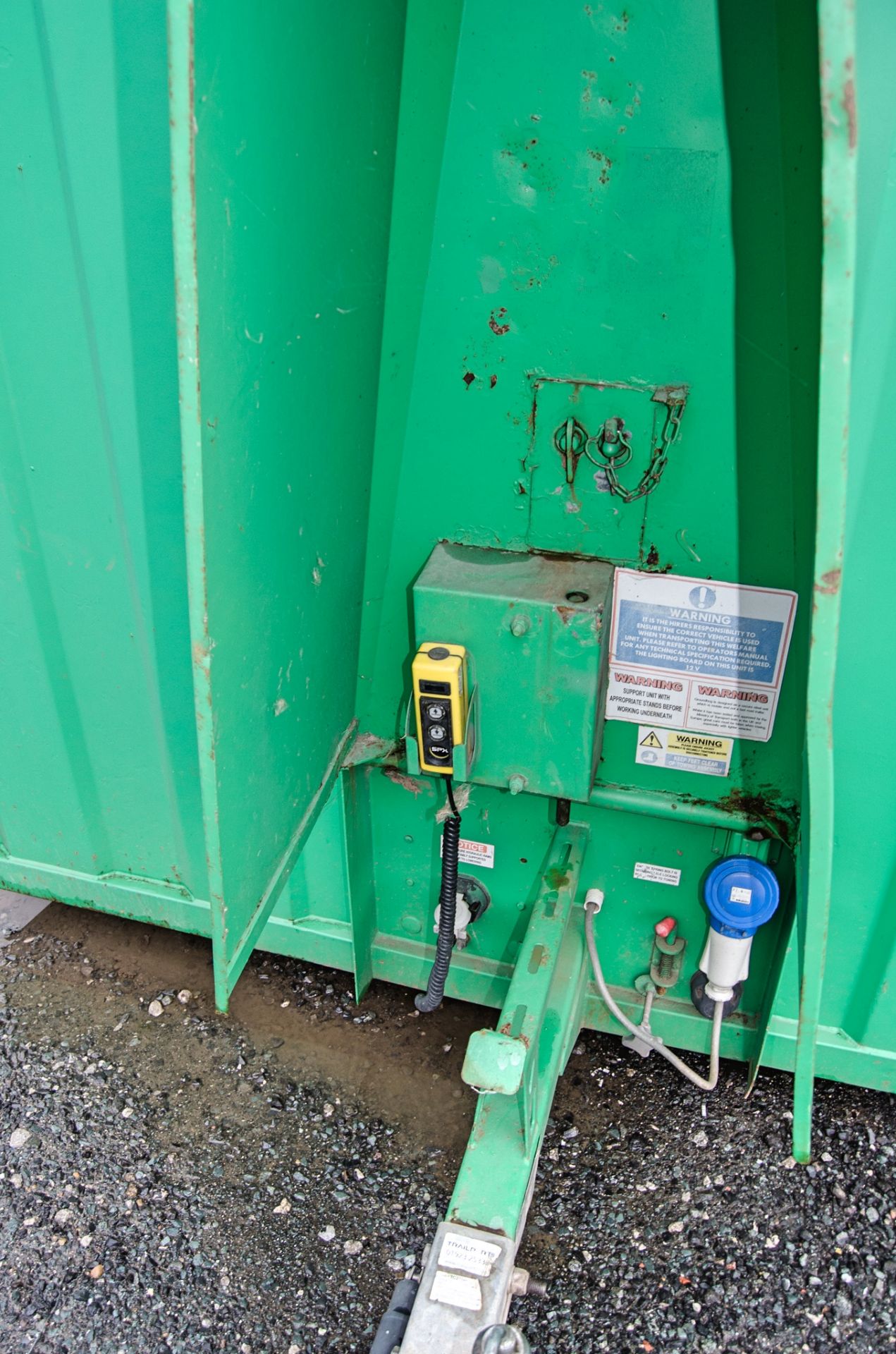 12ft x 8ft steel anti vandal fast tow mobile welfare site unit Comprising of: Canteen area, toilet & - Image 5 of 10