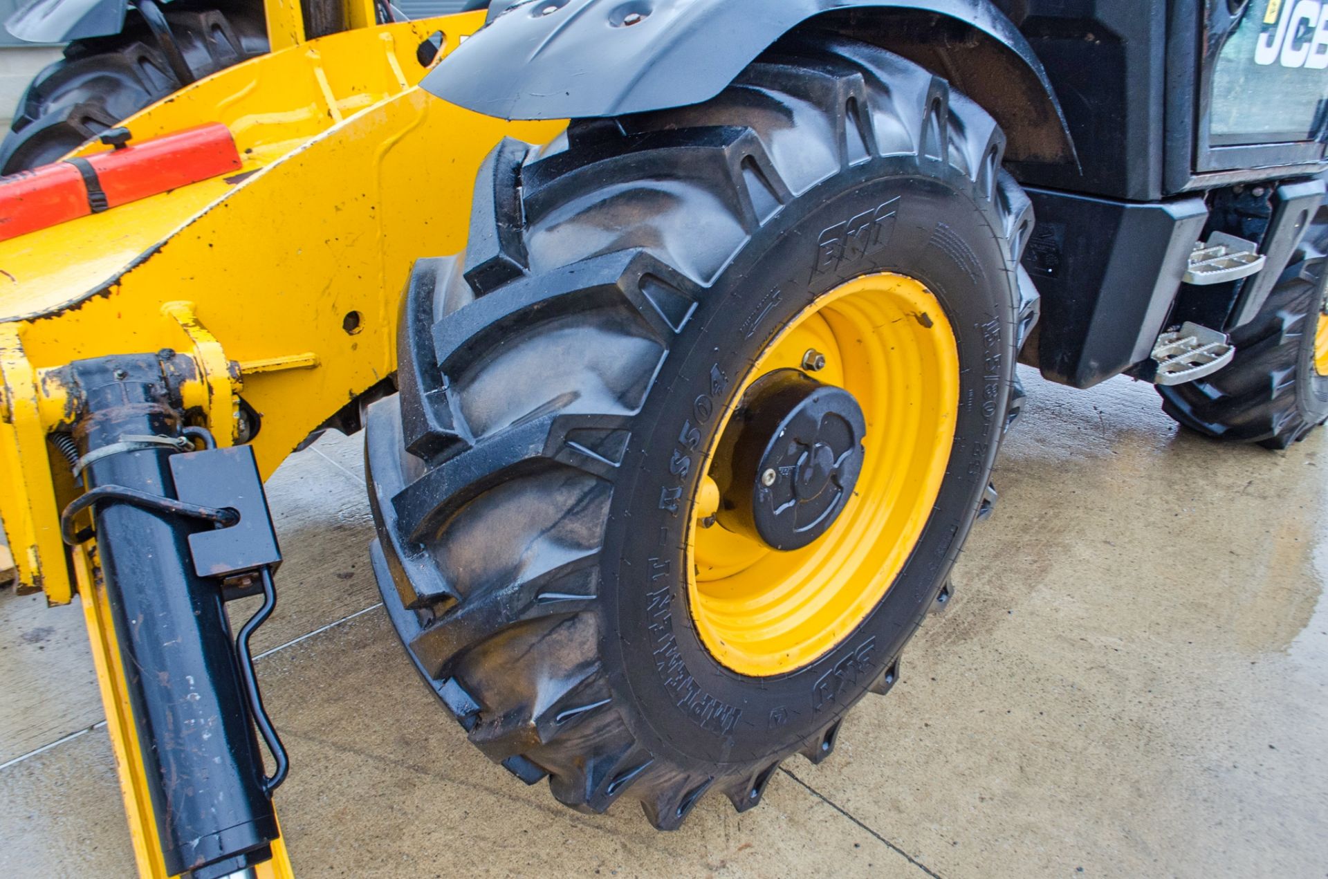 JCB 535-140 Hi-Viz T4i IIIB 14 metre telescopic handler Year: 2013 S/N: 2179531 Recorded Hours: 6040 - Image 13 of 27