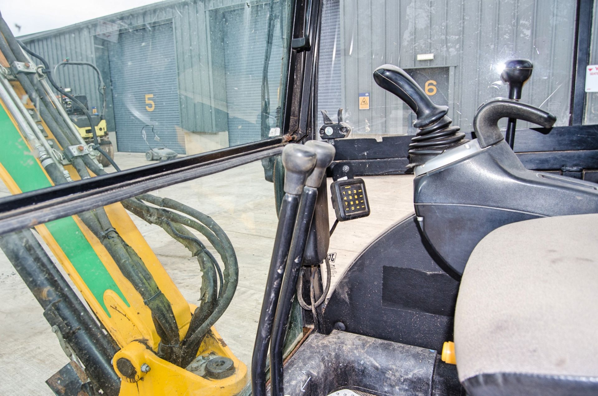 JCB 8025 ZTS 2.5 tonne rubber tracked excavator Year: 2015 S/N: 2226977 Recorded Hours: 1966 - Image 20 of 25