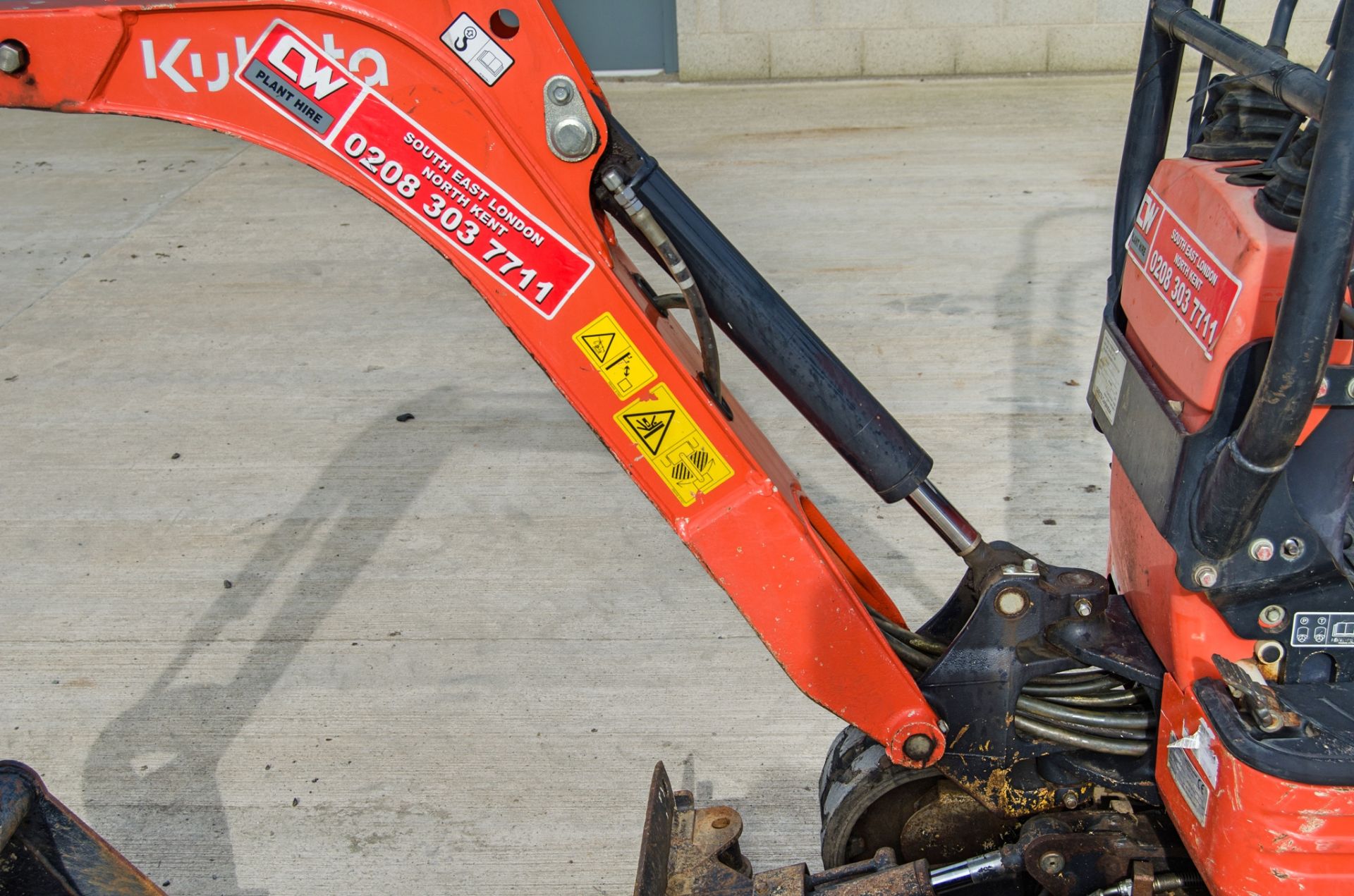 Kubota K008-3 0.8 tonne rubber tracked micro excavator Year: 2018 S/N: 31342 Recorded Hours: 1069 - Image 17 of 26