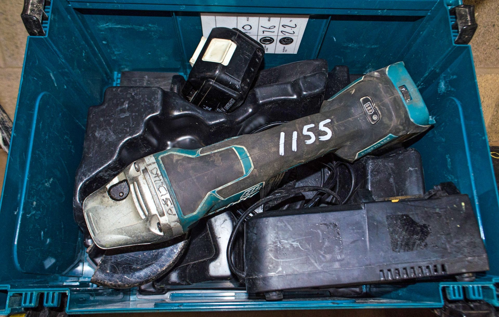 Makita DGA517 18v cordless 125mm angle grinder c/w battery, charger and carry case AS12401