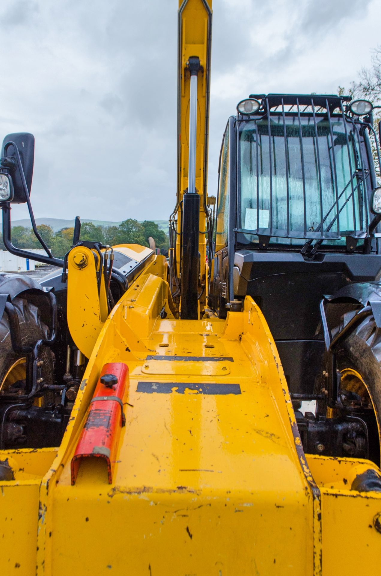 JCB 535-140 Hi-Viz T4i IIIB 14 metre telescopic handler Year: 2013 S/N: 2179531 Recorded Hours: 6040 - Image 12 of 27