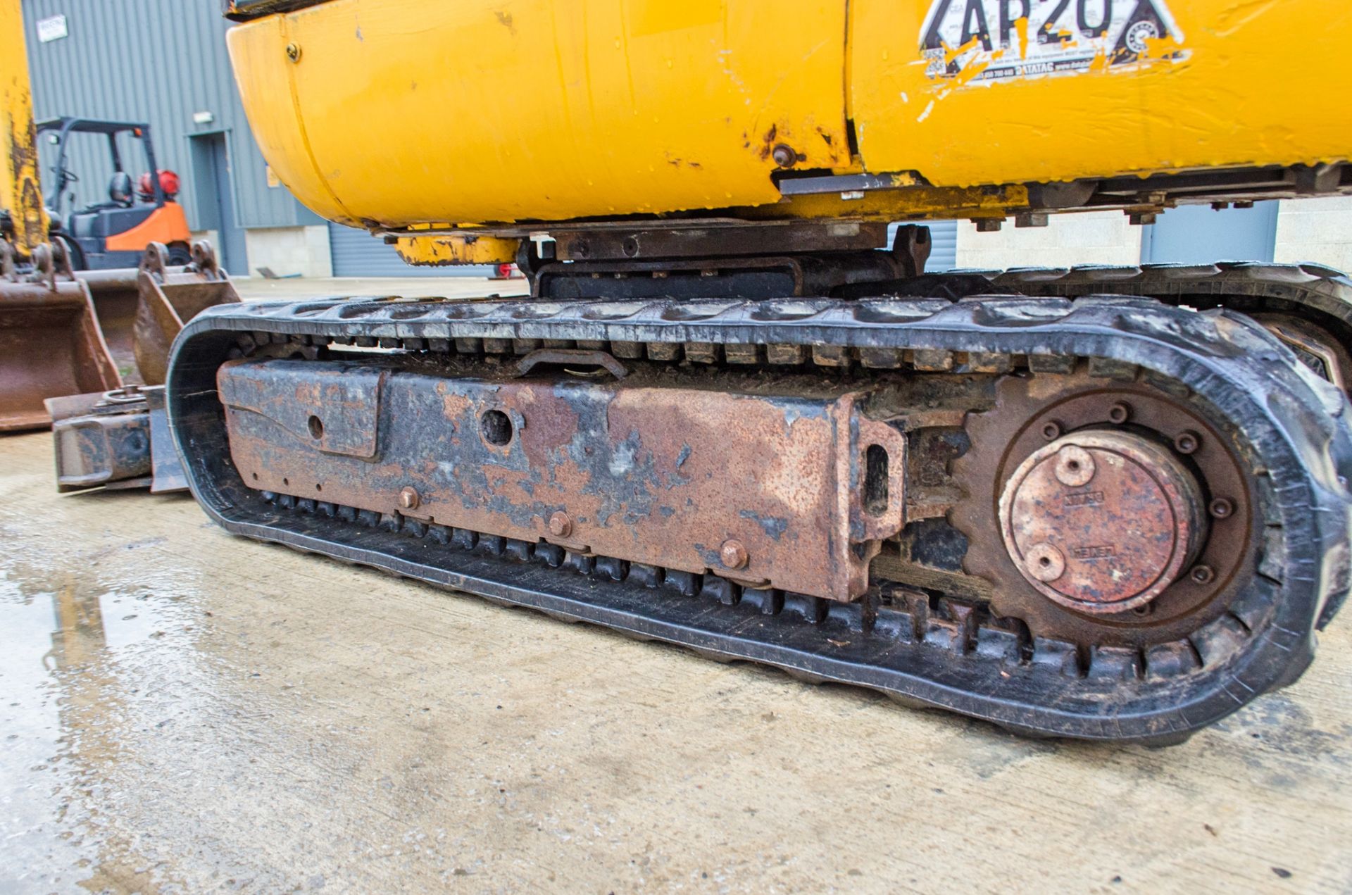 JCB 8018 CTS 1.5 tonne rubber tracked mini excavator Year: 2016 S/N: 2497627 Recorded Hours: 2351 - Image 10 of 26