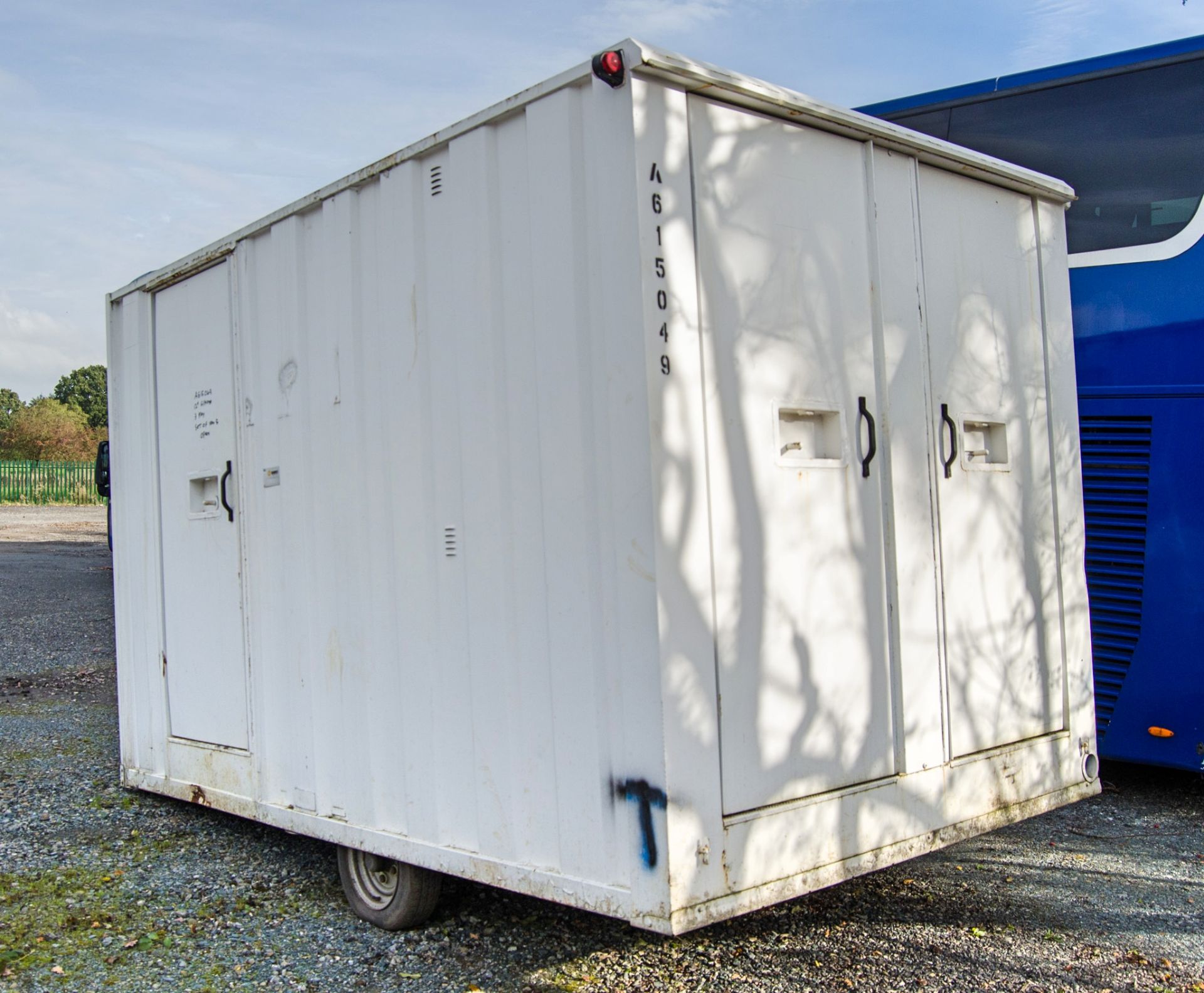 12ft x 8ft steel anti vandal fast tow mobile welfare site unit Comprising of: Canteen area, toilet & - Image 4 of 10