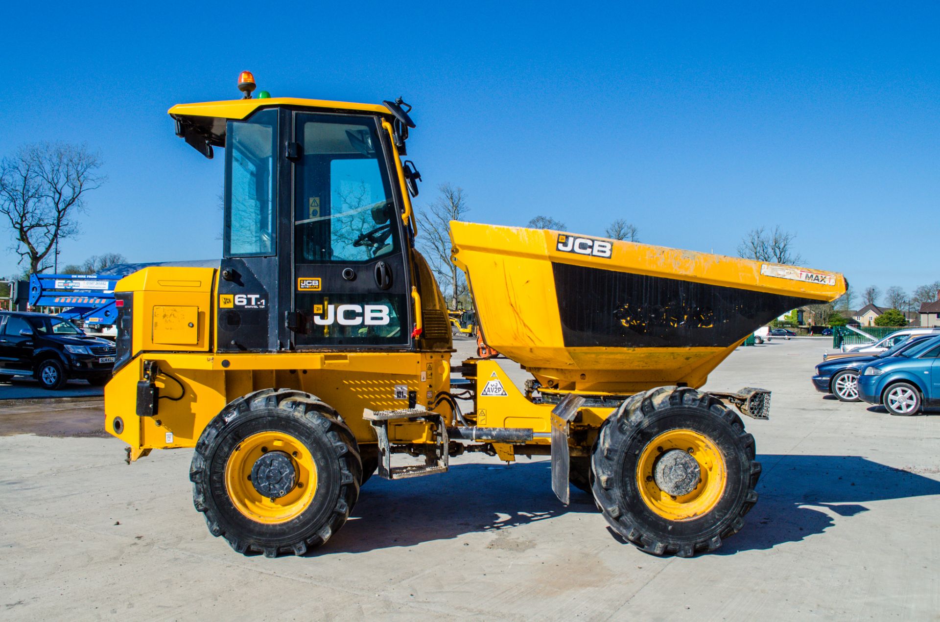 JCB 6ST 6 tonne swivel skip cabbed dumper Year: 2018 S/N: 2561954 Recorded Hours: 1844 c/w camera - Image 8 of 23