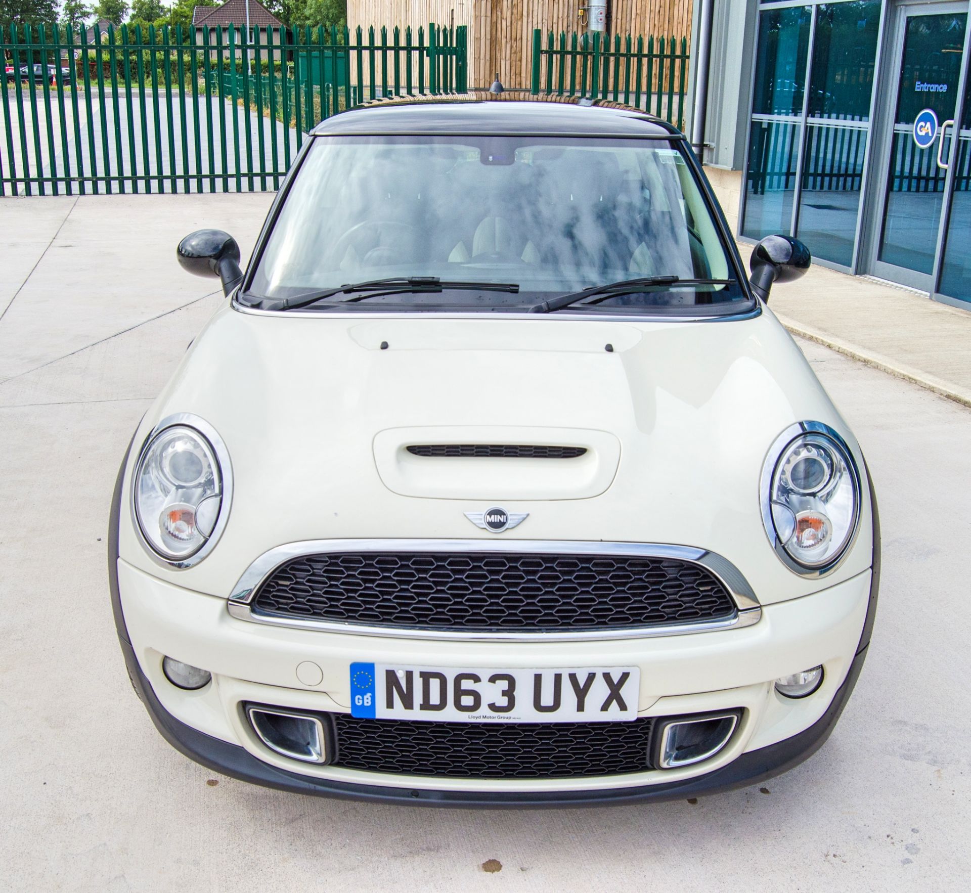 Mini Cooper S 1598cc Turbo petrol 6 speed manual 3 door hatchback Registration Number: ND63 UYX Date - Image 5 of 39