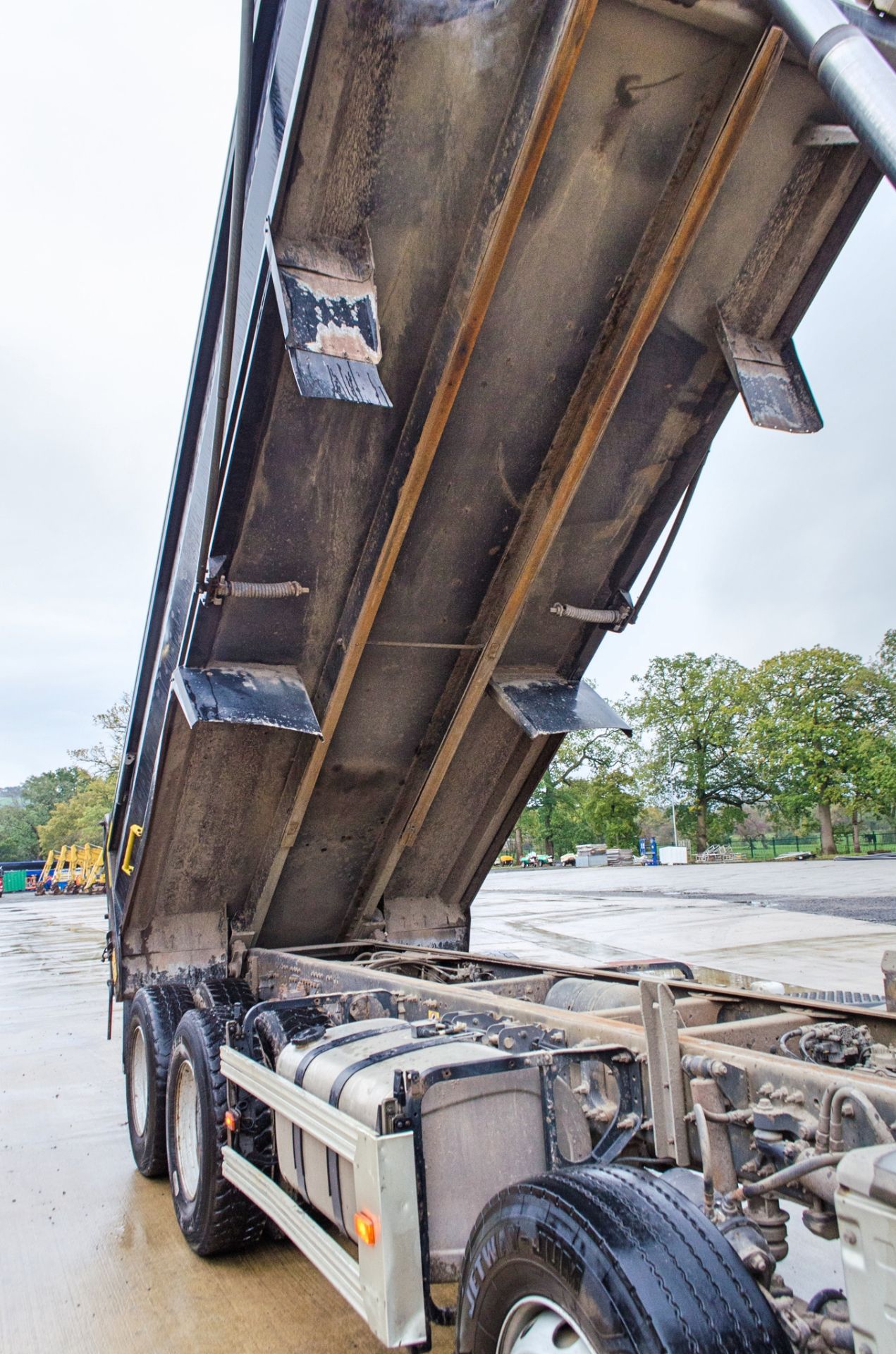 Volvo FMX 410 8x4 32 tonne tipper lorry Registration Number: PO66 VFM Date of Registration: 01/09/ - Image 12 of 31