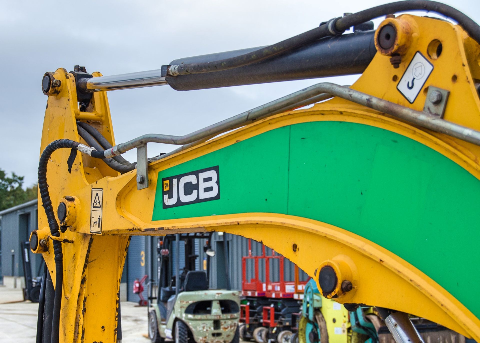 JCB 8025 ZTS 2.5 tonne rubber tracked excavator Year: 2015 S/N: 2226977 Recorded Hours: 1966 - Image 16 of 25