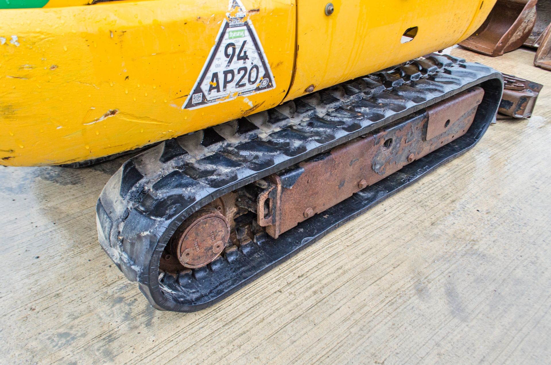 JCB 8018 CTS 1.5 tonne rubber tracked mini excavator Year: 2016 S/N: 2497627 Recorded Hours: 2351 - Image 11 of 26