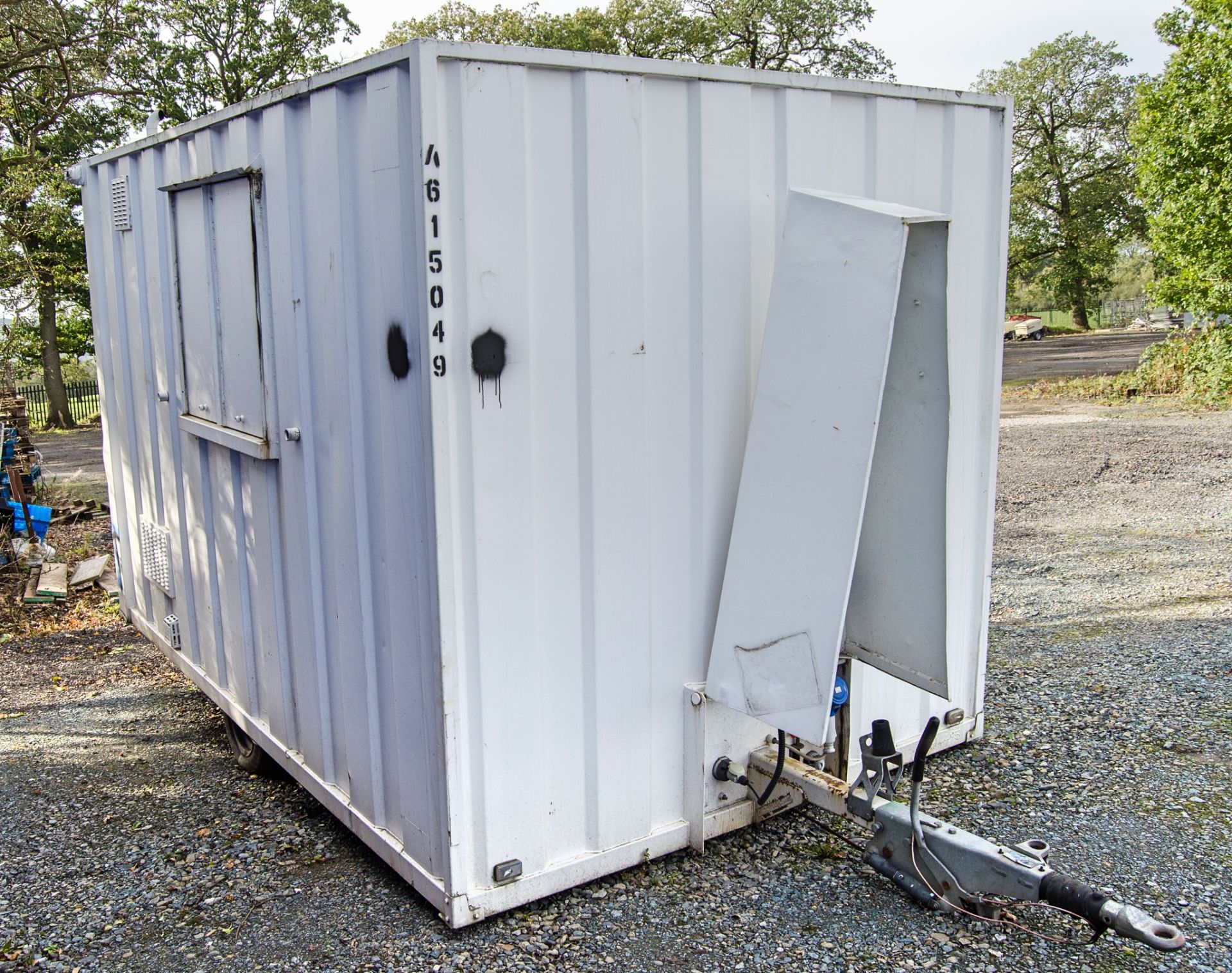 12ft x 8ft steel anti vandal fast tow mobile welfare site unit Comprising of: Canteen area, toilet & - Image 2 of 10