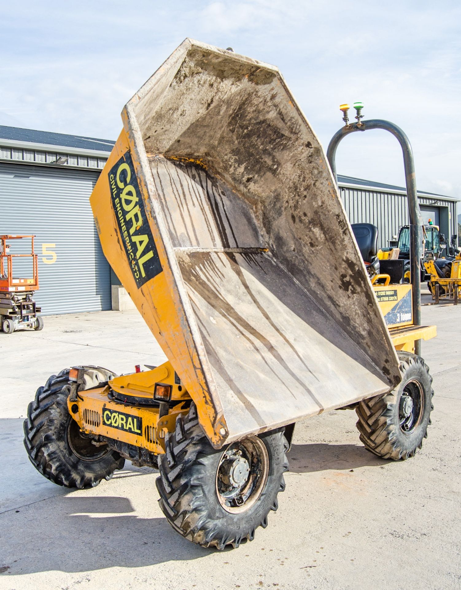 Thwaites 3 tonne swivel skip dumper Year: 2016 S/N: 1611D6661 Recorded Hours: 1255 - Image 9 of 21