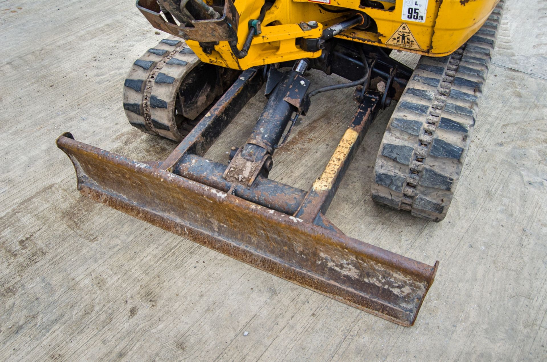 JCB 8025 ZTS 2.5 tonne rubber tracked excavator Year: 2015 S/N: 2226977 Recorded Hours: 1966 - Image 13 of 25